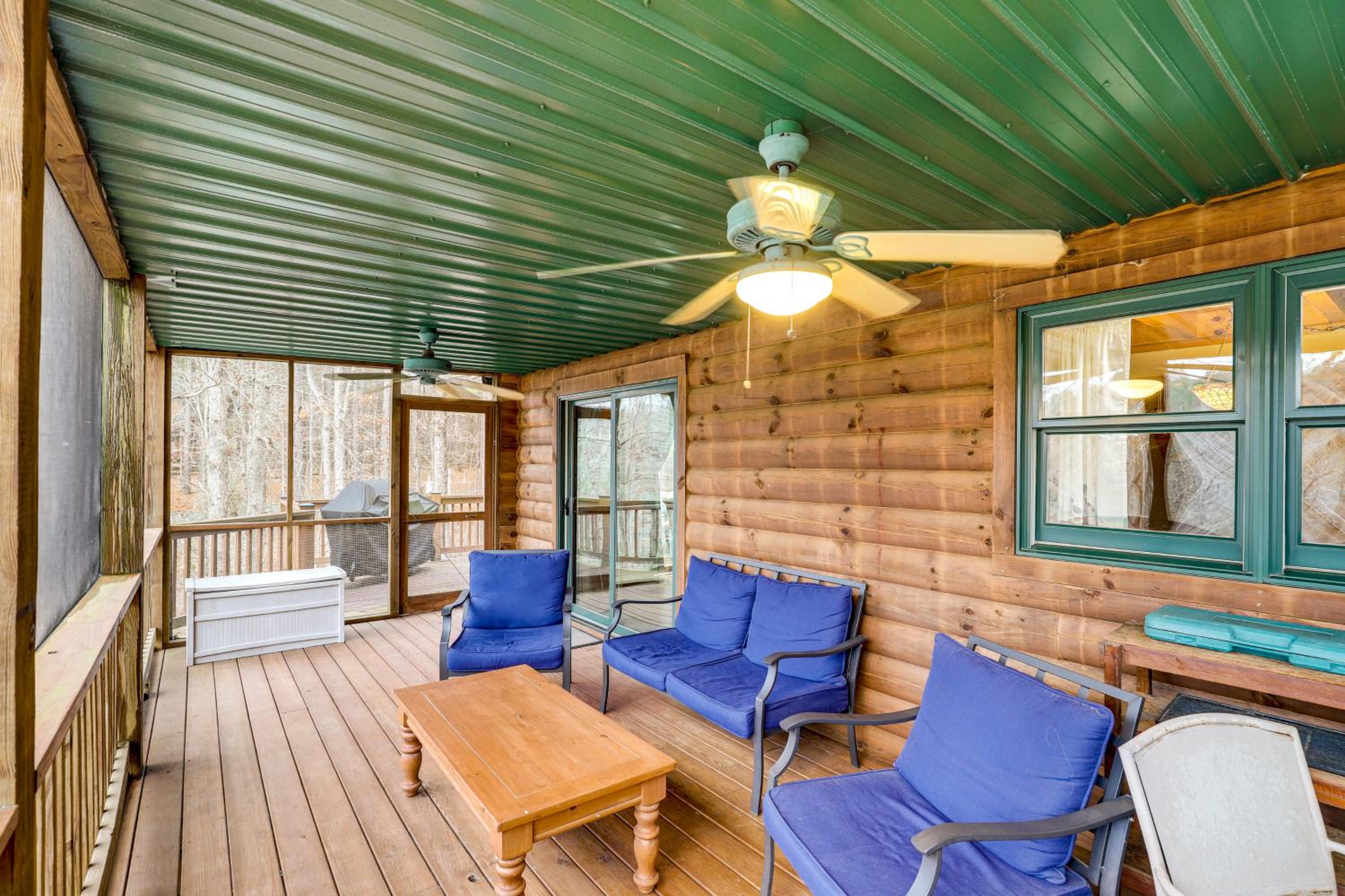 Views and Lake Access Secluded Cabin Escape in Nebo