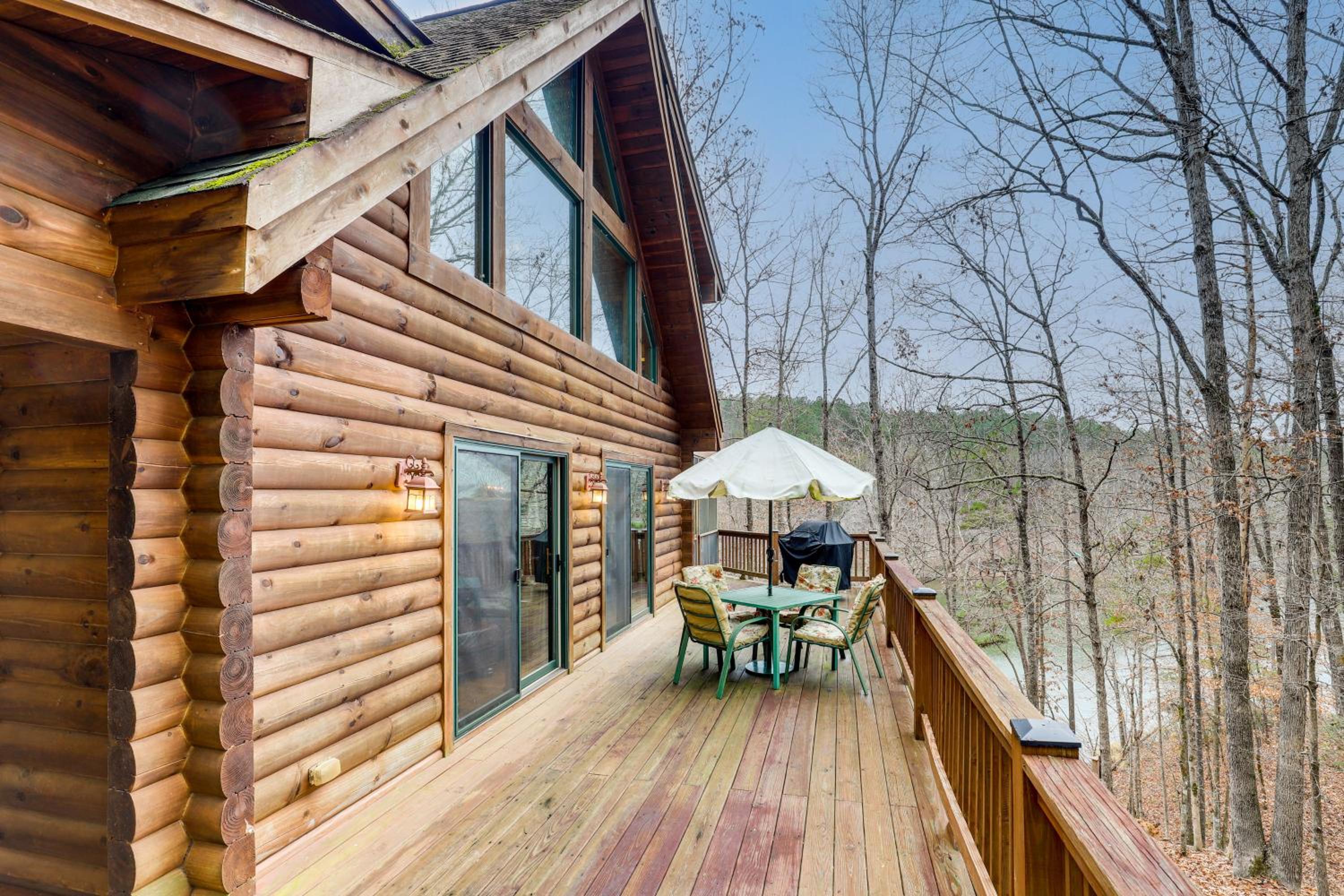 Views and Lake Access Secluded Cabin Escape in Nebo