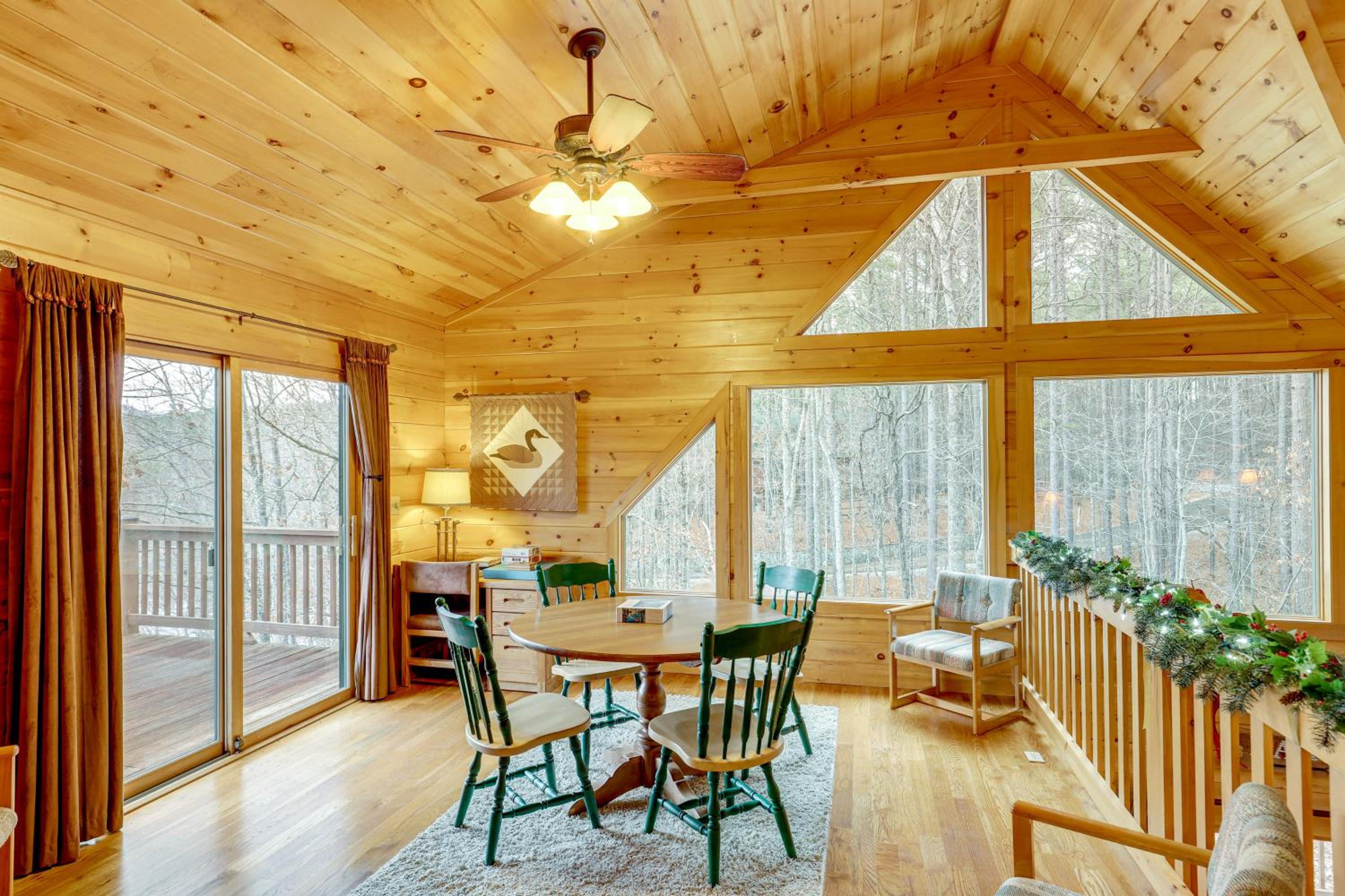 Views and Lake Access Secluded Cabin Escape in Nebo
