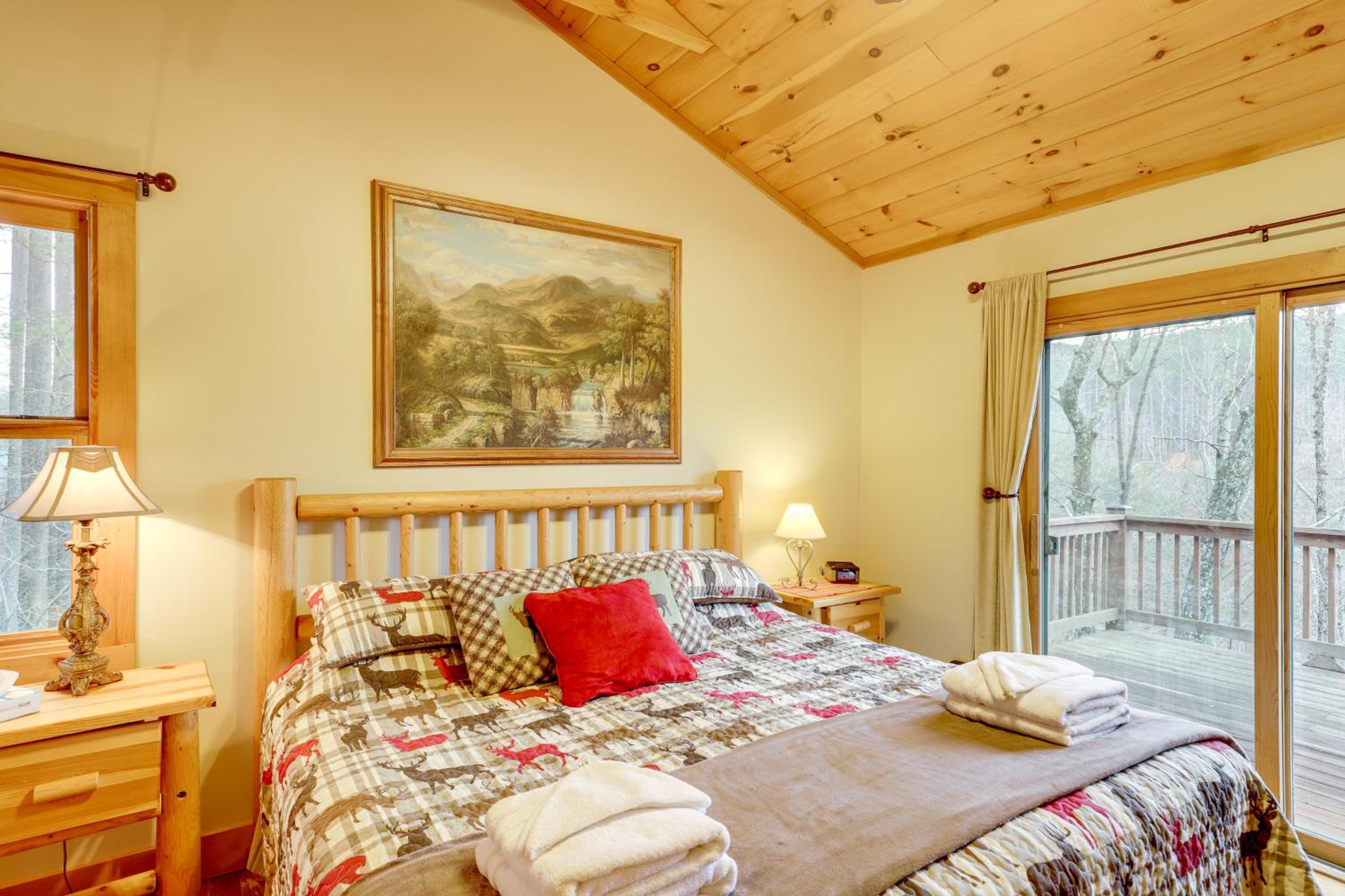 Views and Lake Access Secluded Cabin Escape in Nebo
