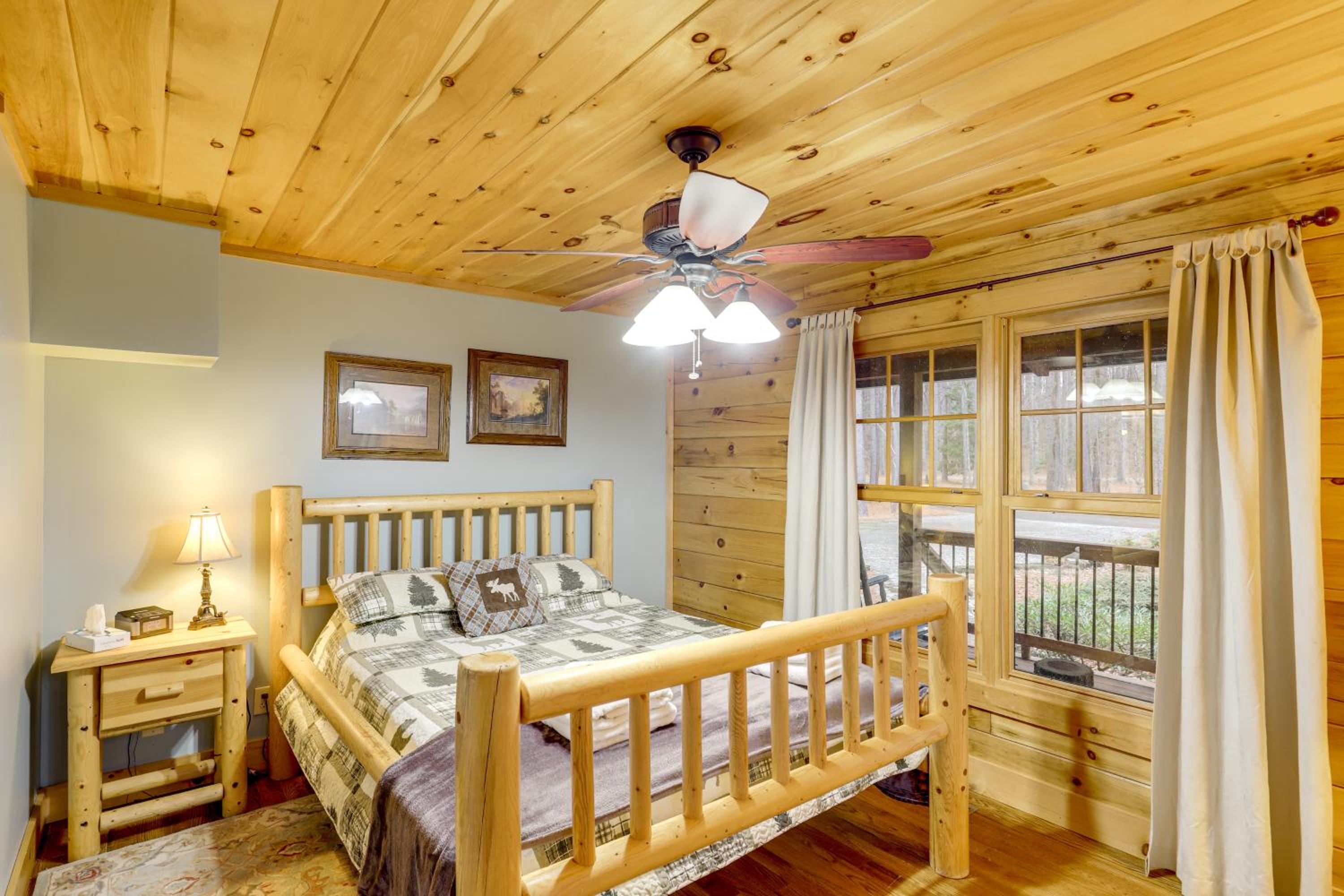 Views and Lake Access Secluded Cabin Escape in Nebo