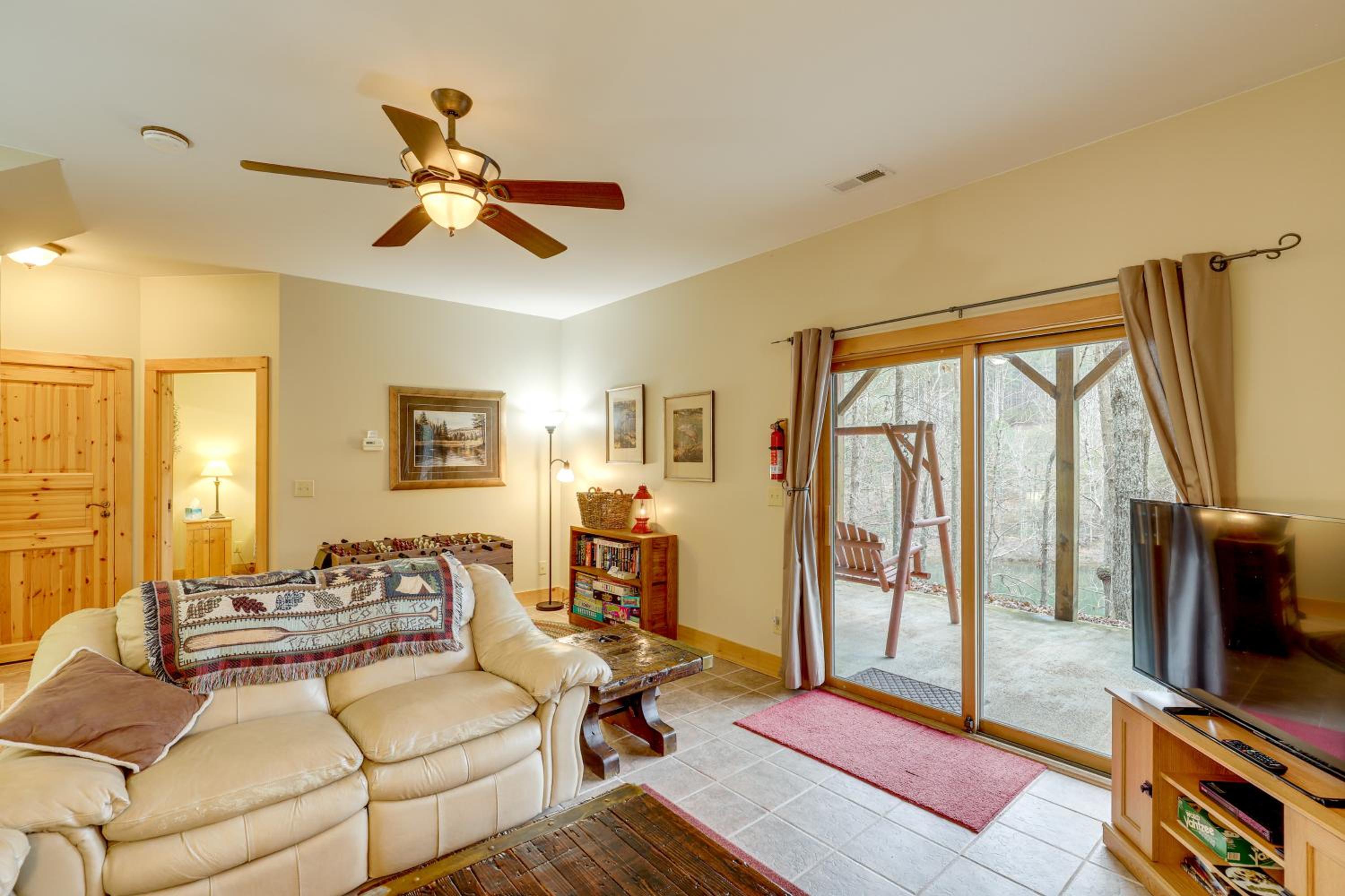 Views and Lake Access Secluded Cabin Escape in Nebo