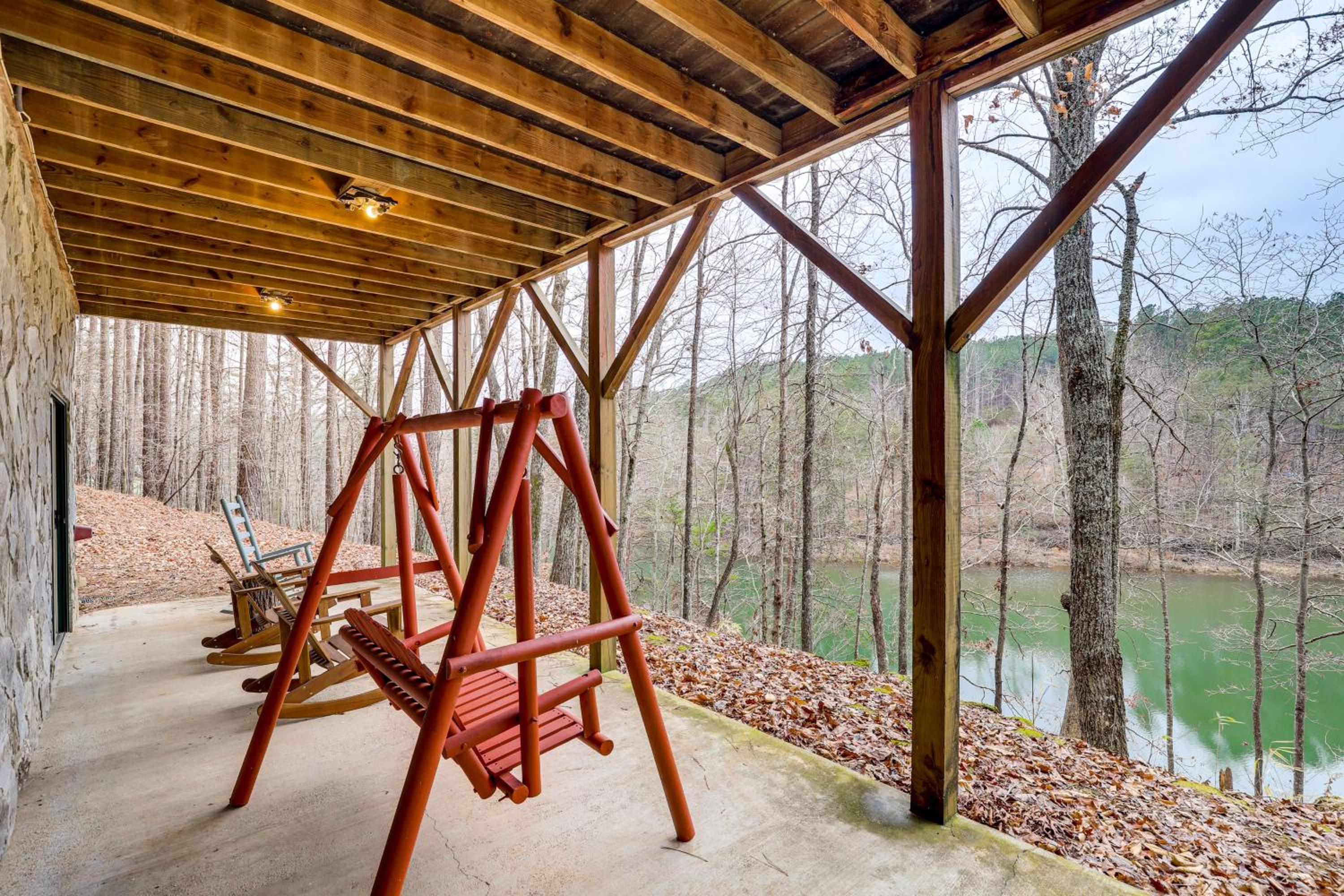 Views and Lake Access Secluded Cabin Escape in Nebo
