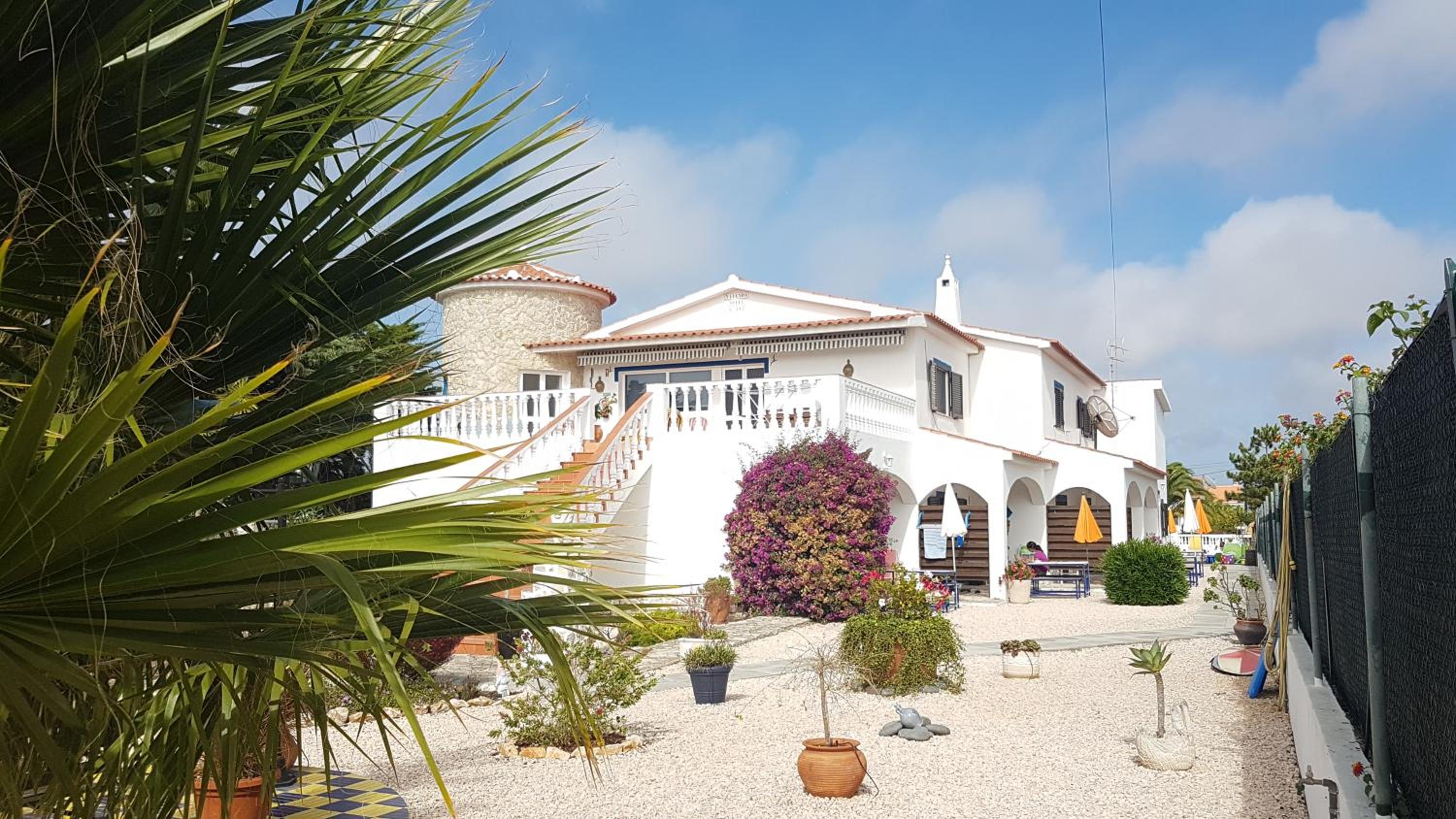 Hotel California Dream Inn - Image 1