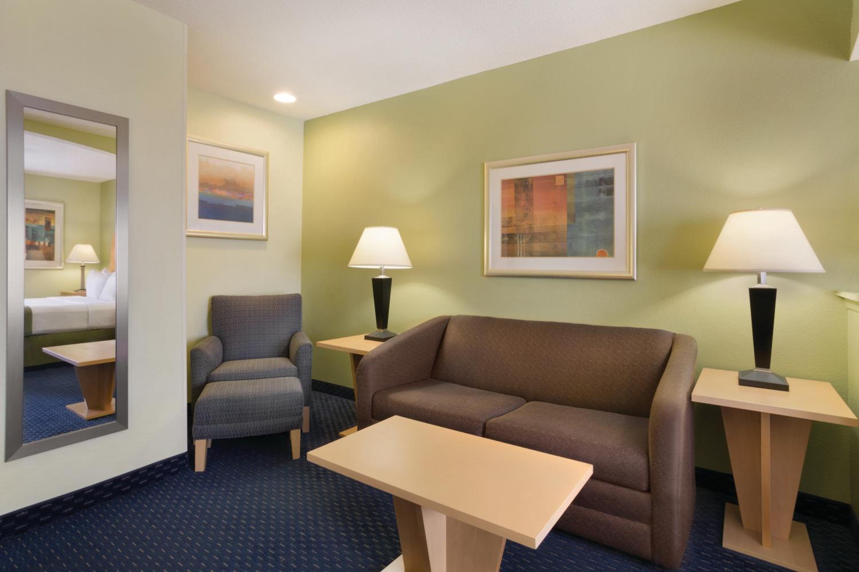 Albany Vacations - Park Inn by Radisson Albany - Property Image 10