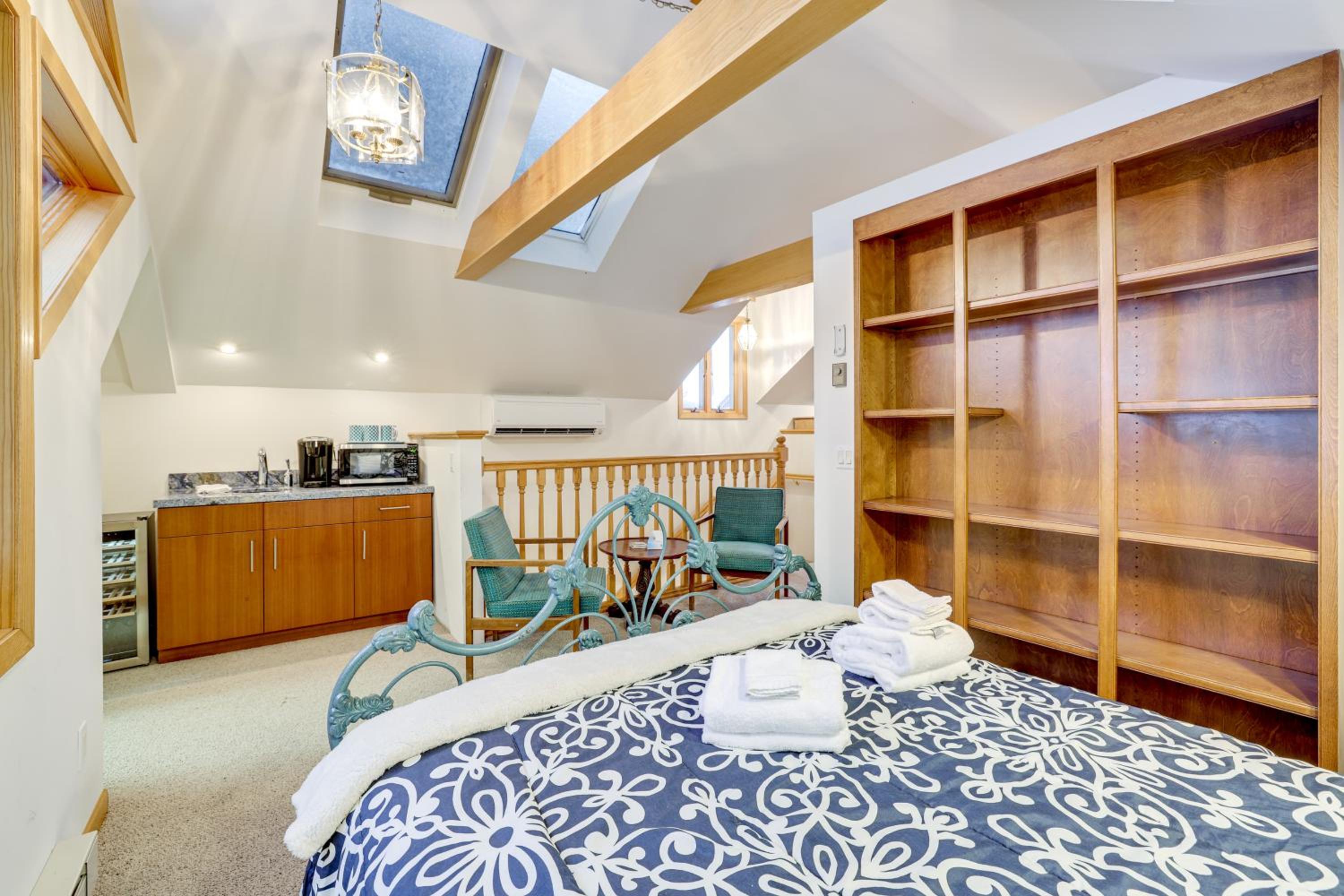 about 4,000 Sq Ft Cabin on Glen Lake Deck and Views!