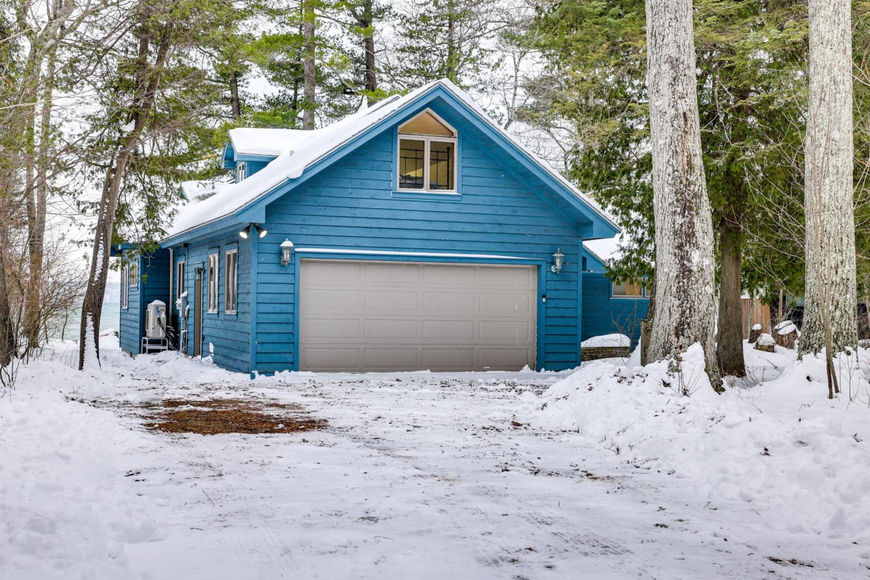 about 4,000 Sq Ft Cabin on Glen Lake Deck and Views!