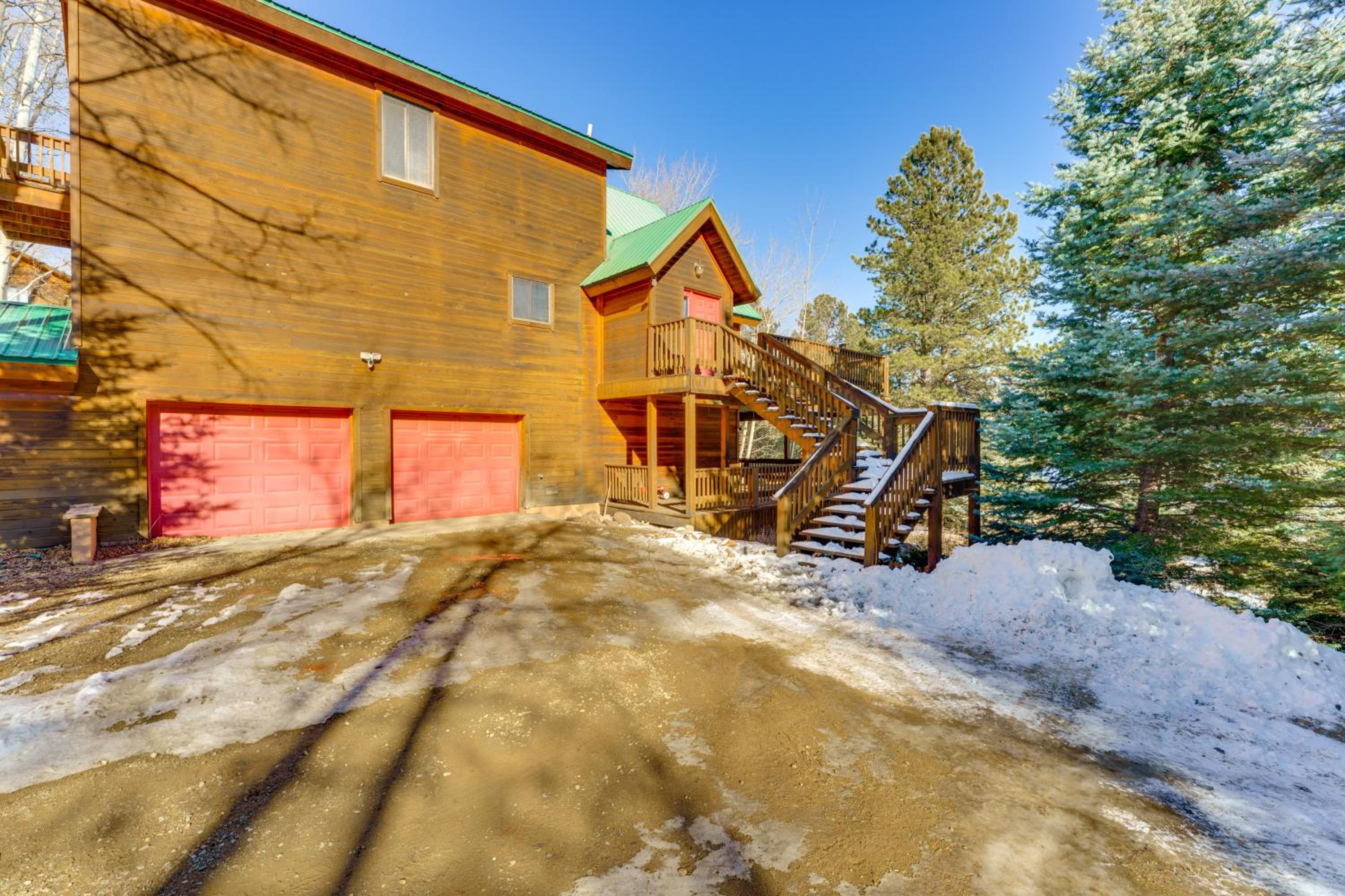 3 Mi to Angel Fire Resort! Quaint Apt on 2 Acres