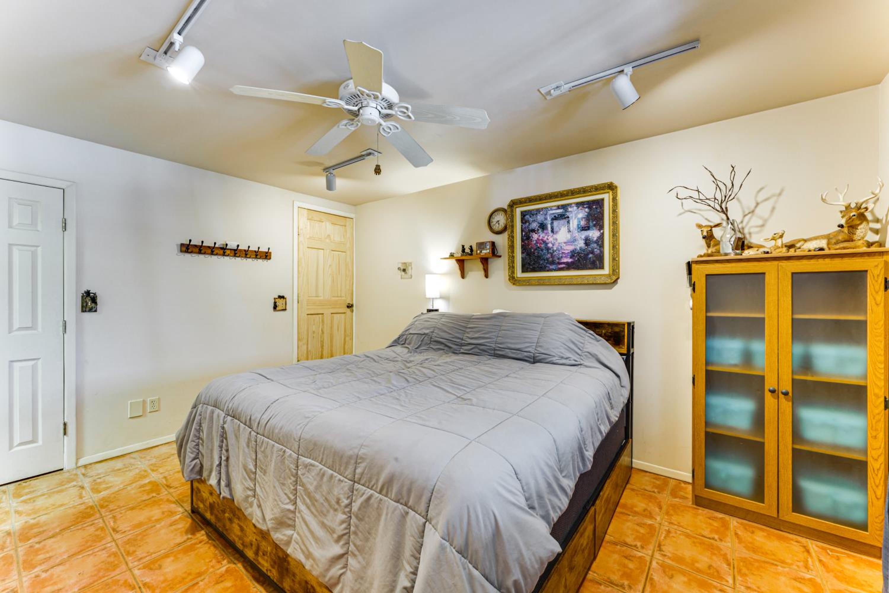 3 Mi to Angel Fire Resort! Quaint Apt on 2 Acres