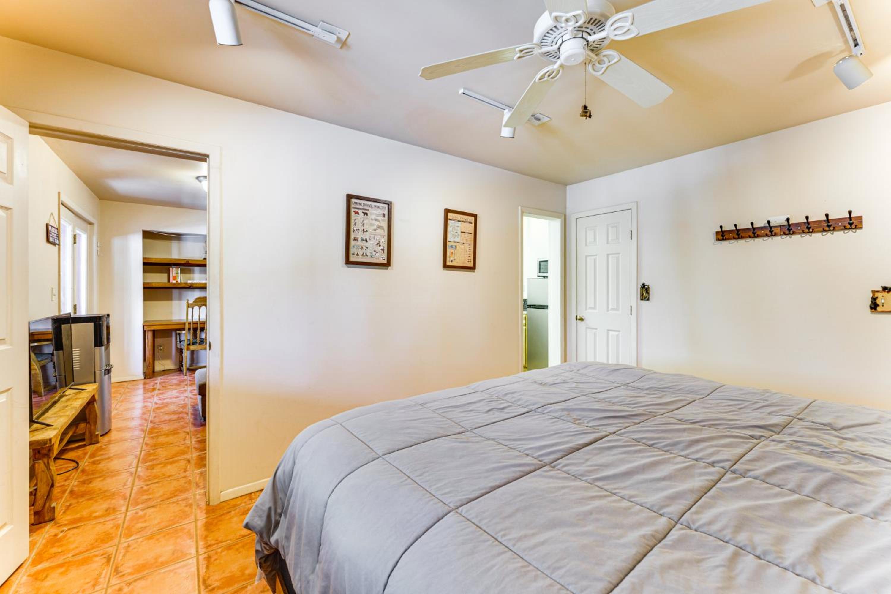 3 Mi to Angel Fire Resort! Quaint Apt on 2 Acres