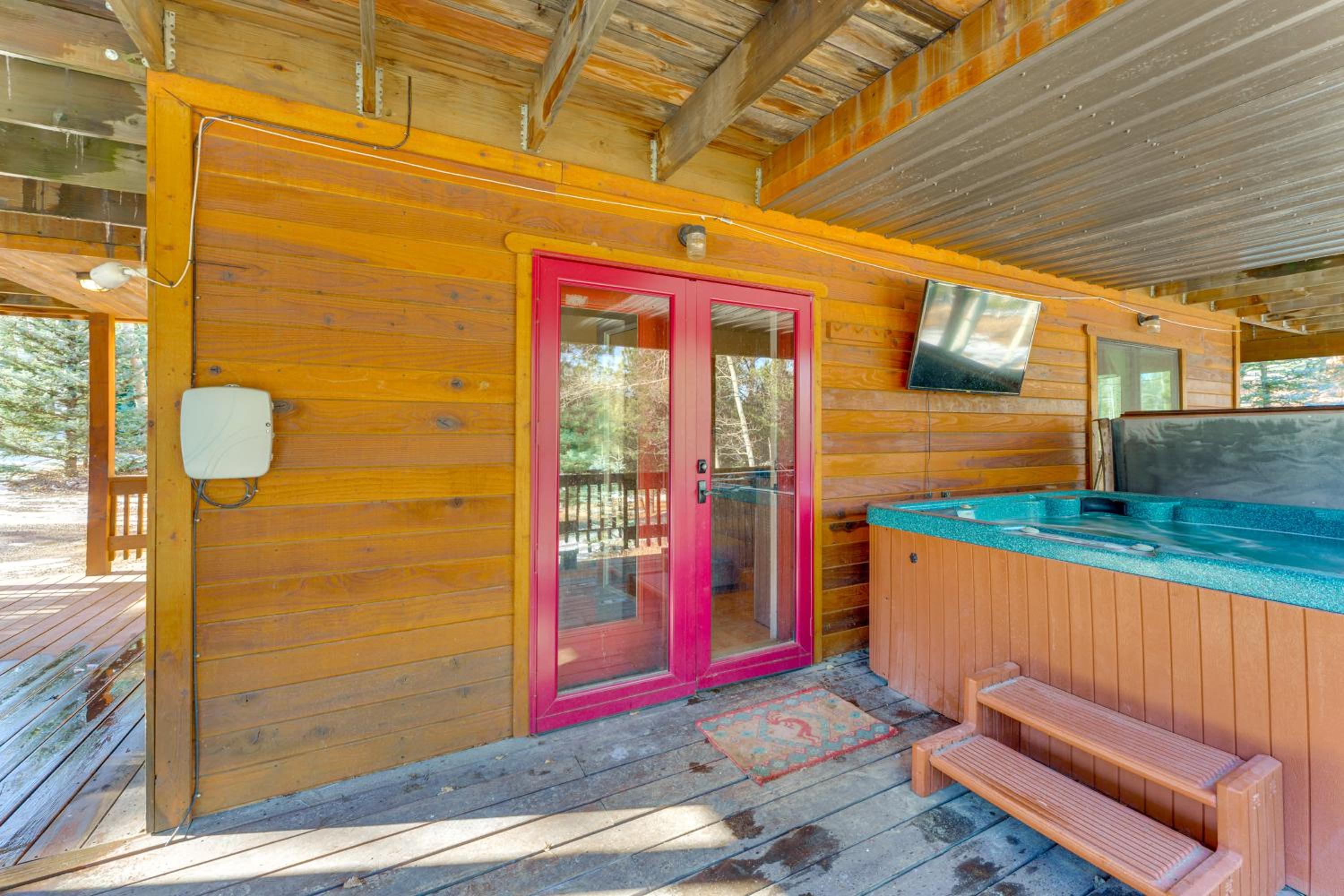 3 Mi to Angel Fire Resort! Quaint Apt on 2 Acres
