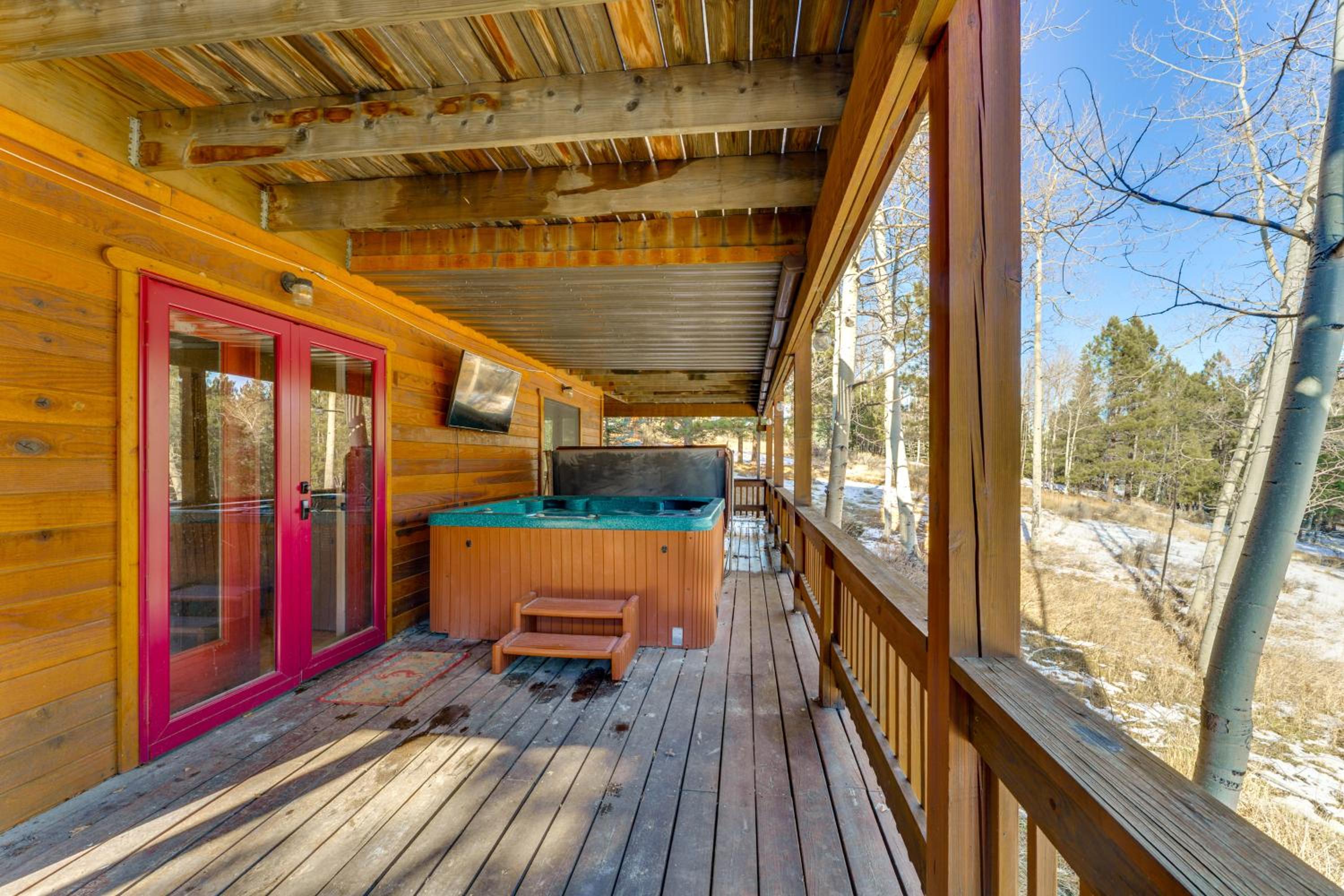 3 Mi to Angel Fire Resort! Quaint Apt on 2 Acres