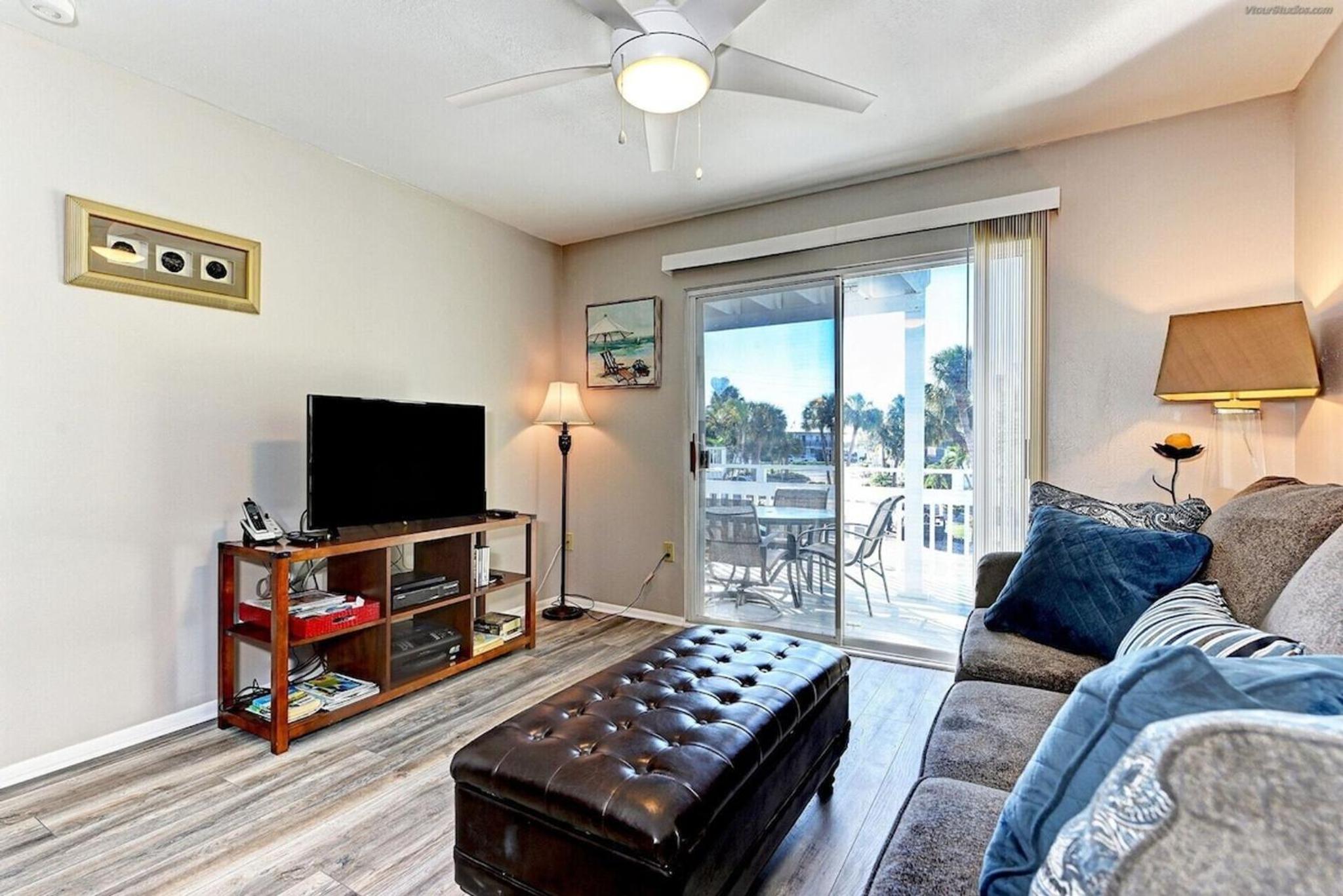 Beautiful 3 Bedroom 2 Bathroom Home Steps from the Beach