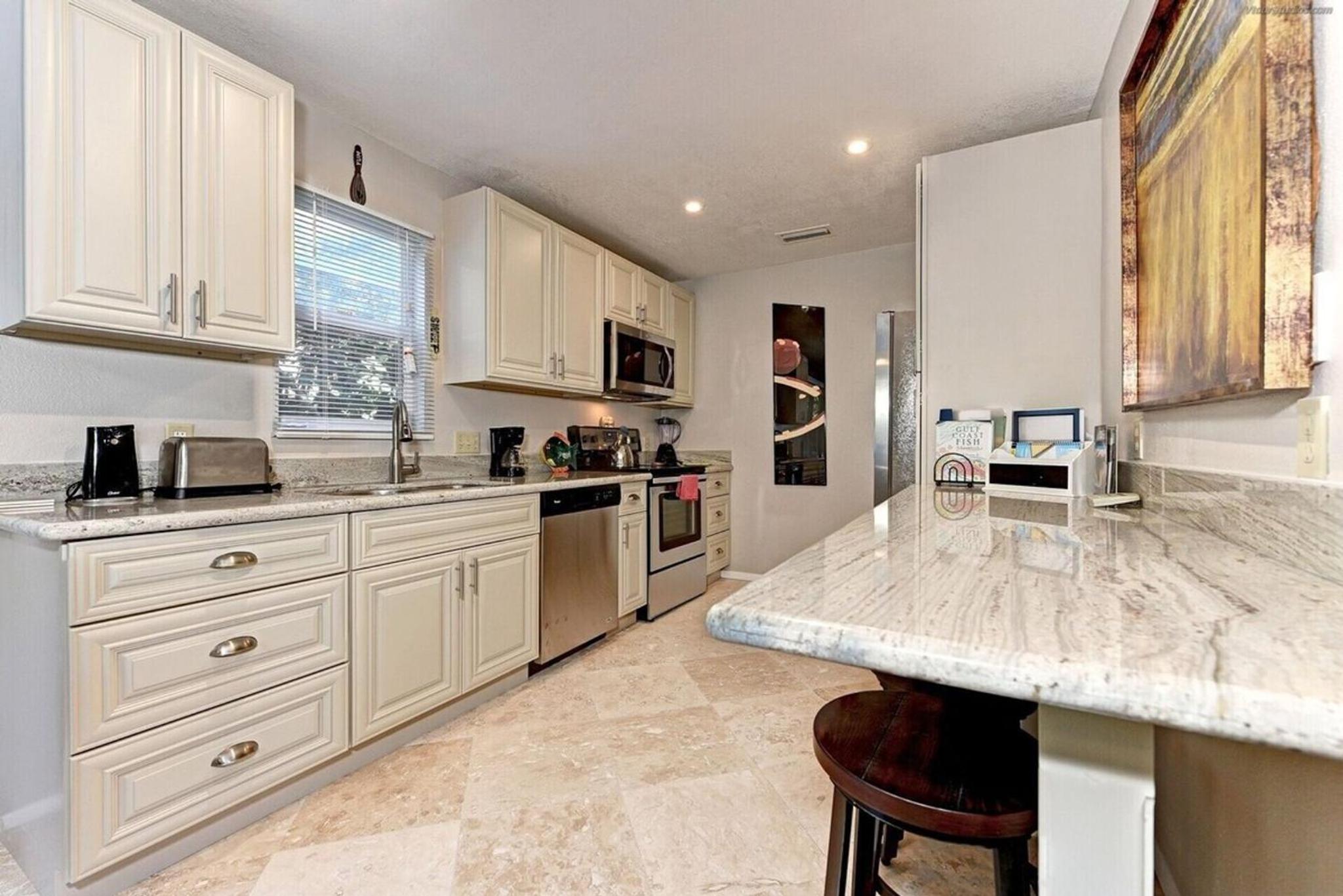 Beautiful 3 Bedroom 2 Bathroom Home Steps from the Beach