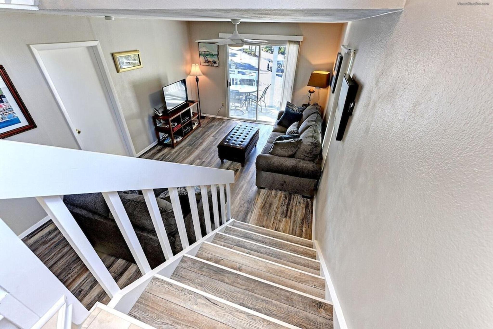 Beautiful 3 Bedroom 2 Bathroom Home Steps from the Beach