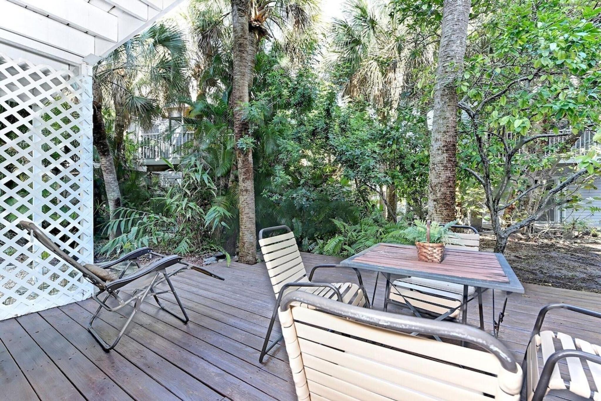 Beautiful 3 Bedroom 2 Bathroom Home Steps from the Beach