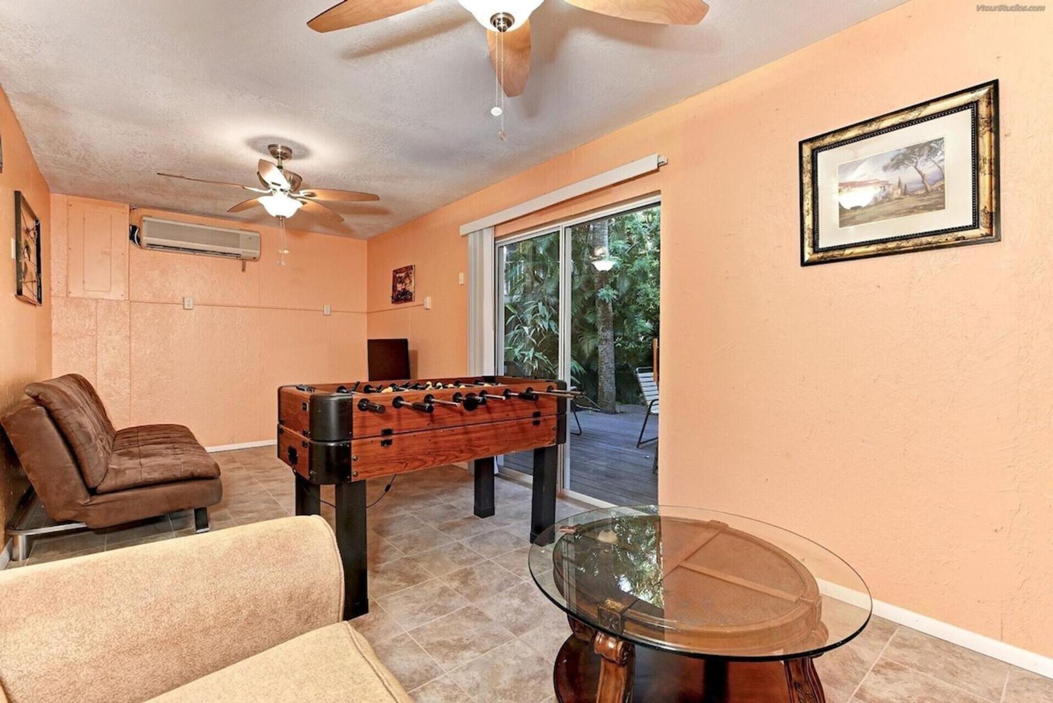 Beautiful 3 Bedroom 2 Bathroom Home Steps from the Beach