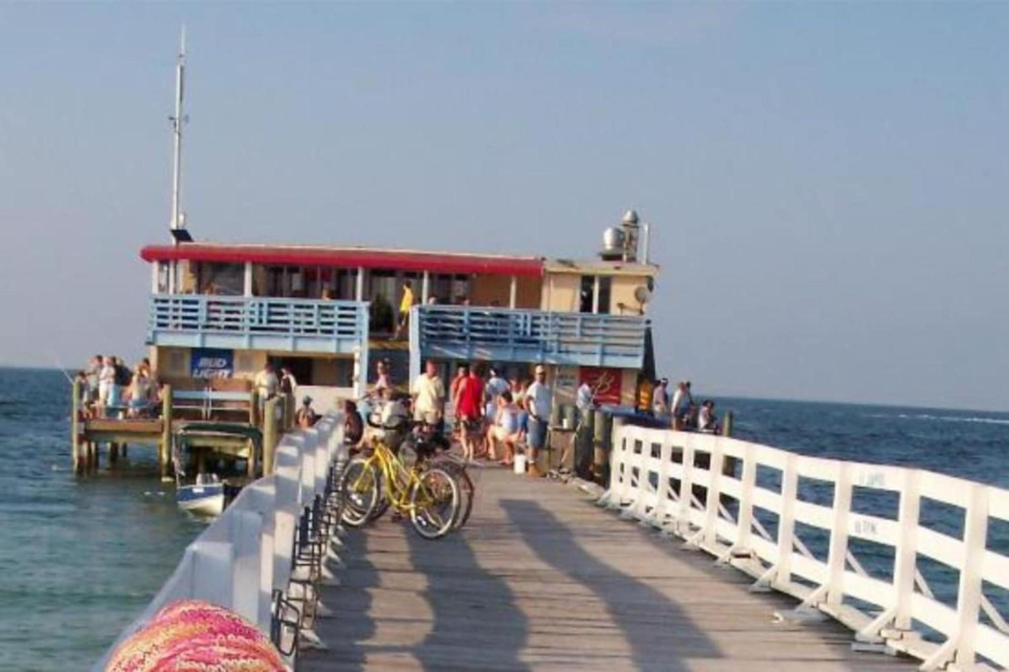 Beautiful 3 Bedroom 2 Bathroom Home Steps from the Beach