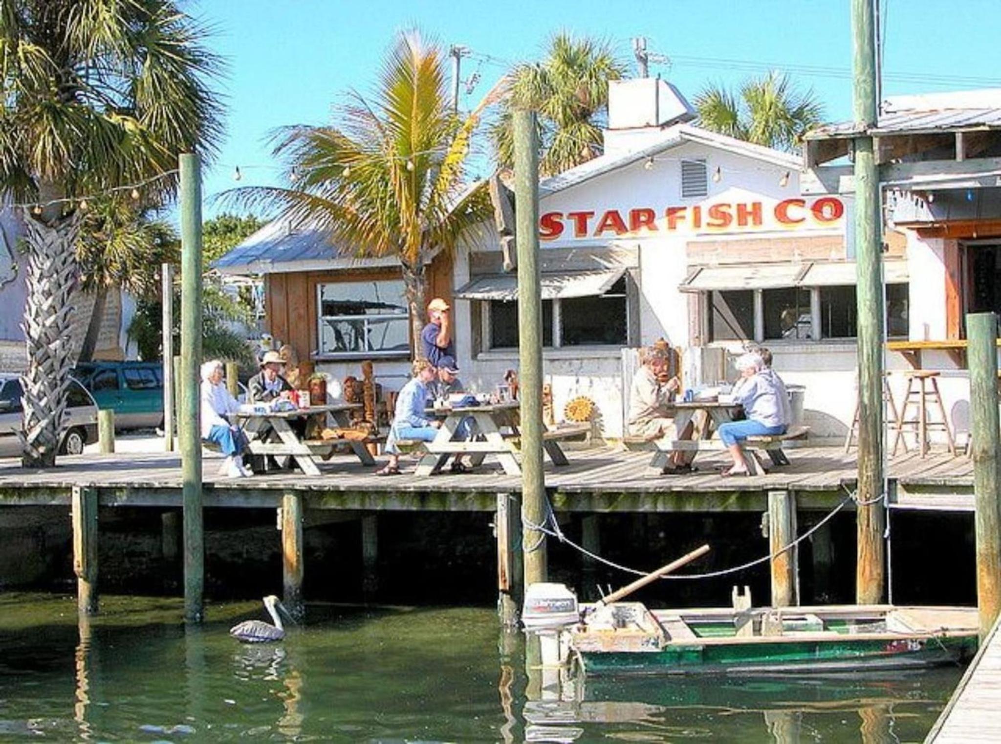 Beautiful 3 Bedroom 2 Bathroom Home Steps from the Beach