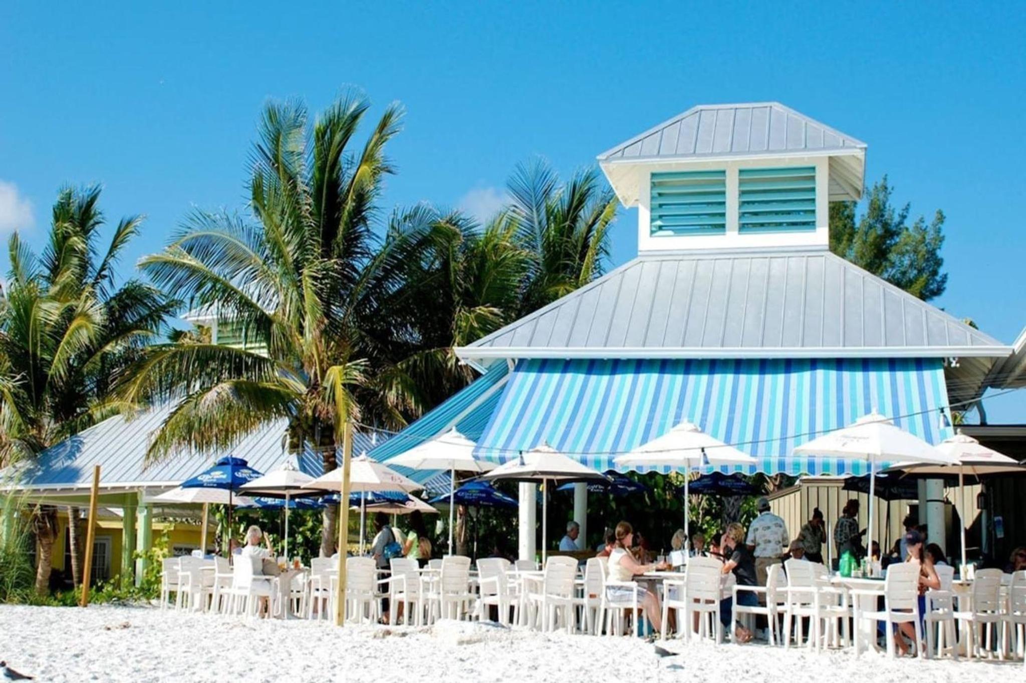 Beautiful 3 Bedroom 2 Bathroom Home Steps from the Beach