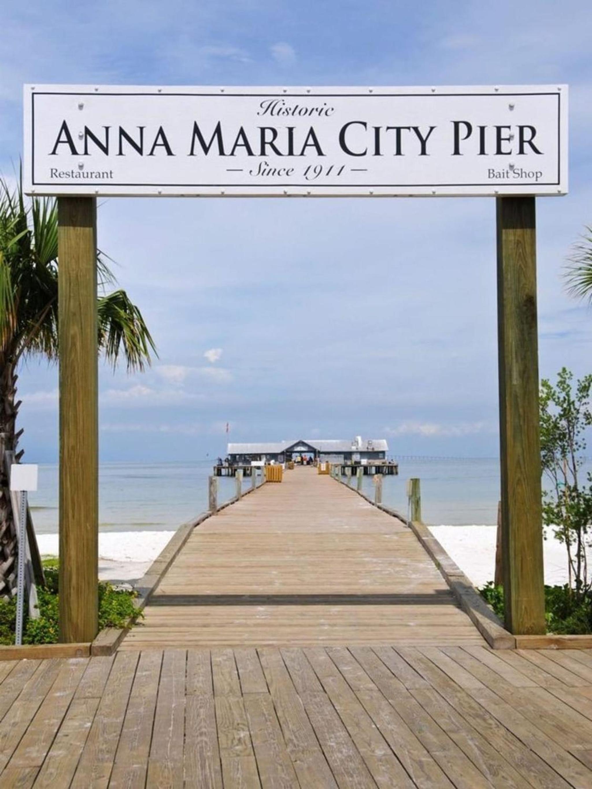 Beautiful 3 Bedroom 2 Bathroom Home Steps from the Beach
