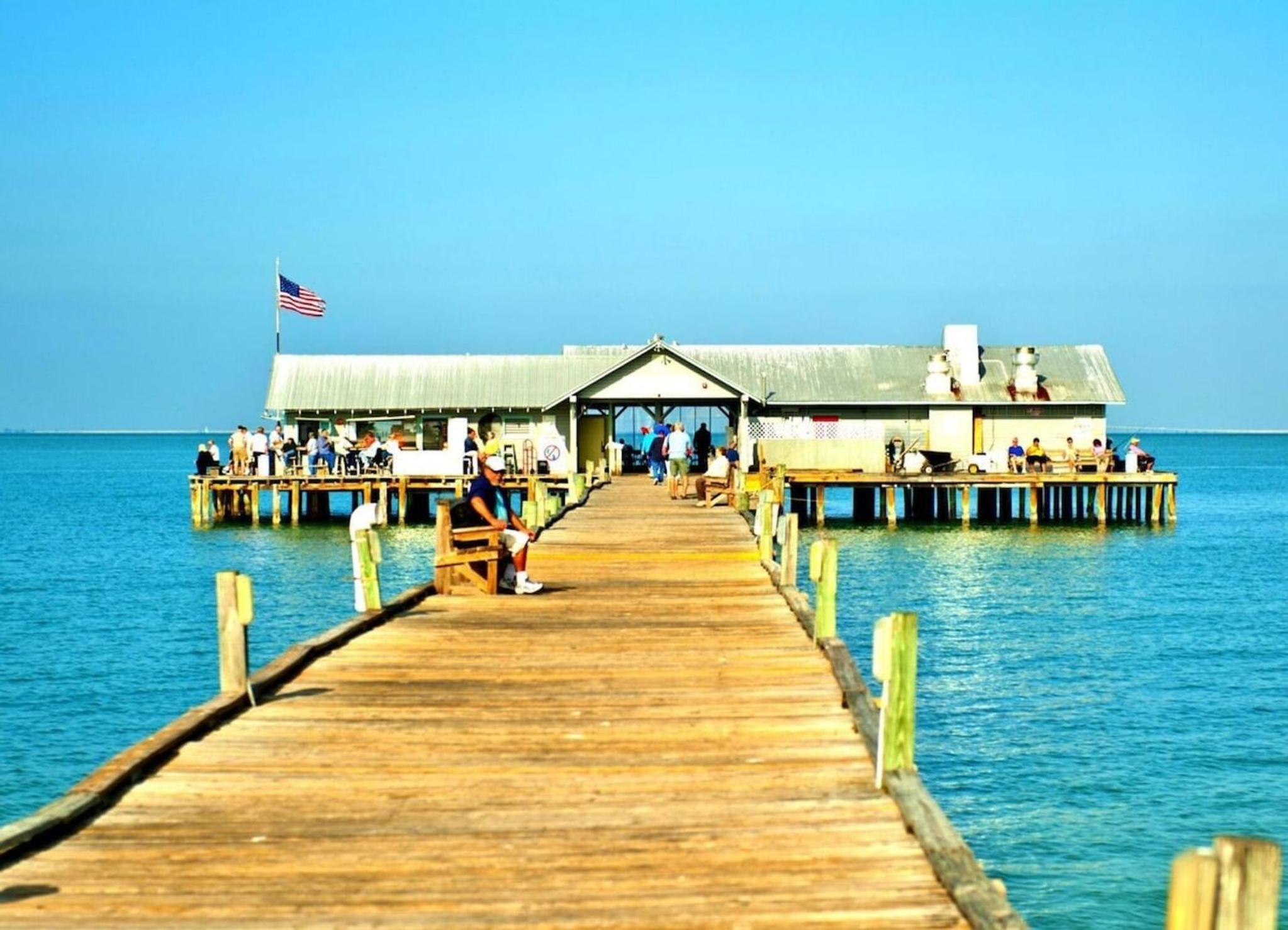 Beautiful 3 Bedroom 2 Bathroom Home Steps from the Beach