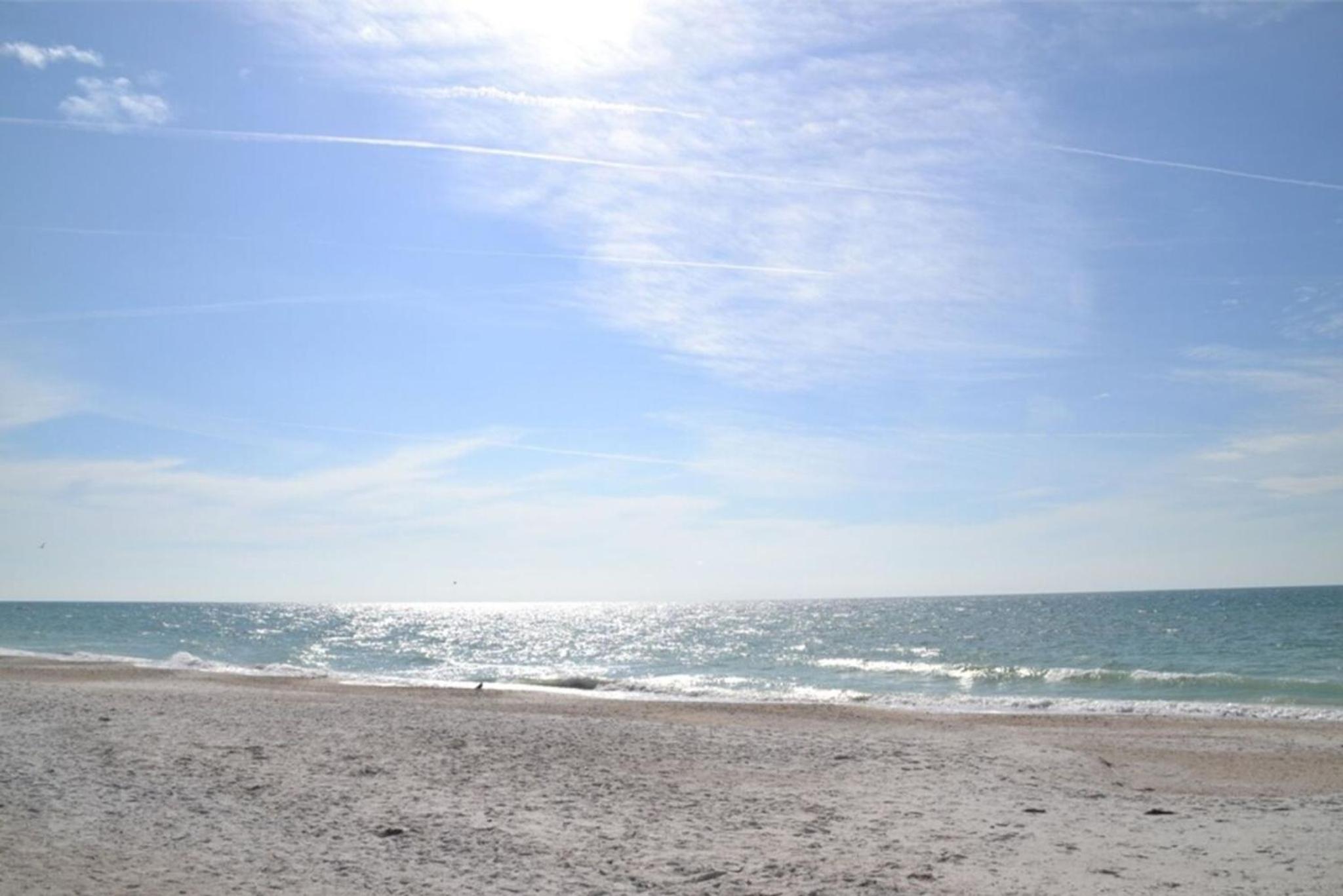 Beautiful 3 Bedroom 2 Bathroom Home Steps from the Beach