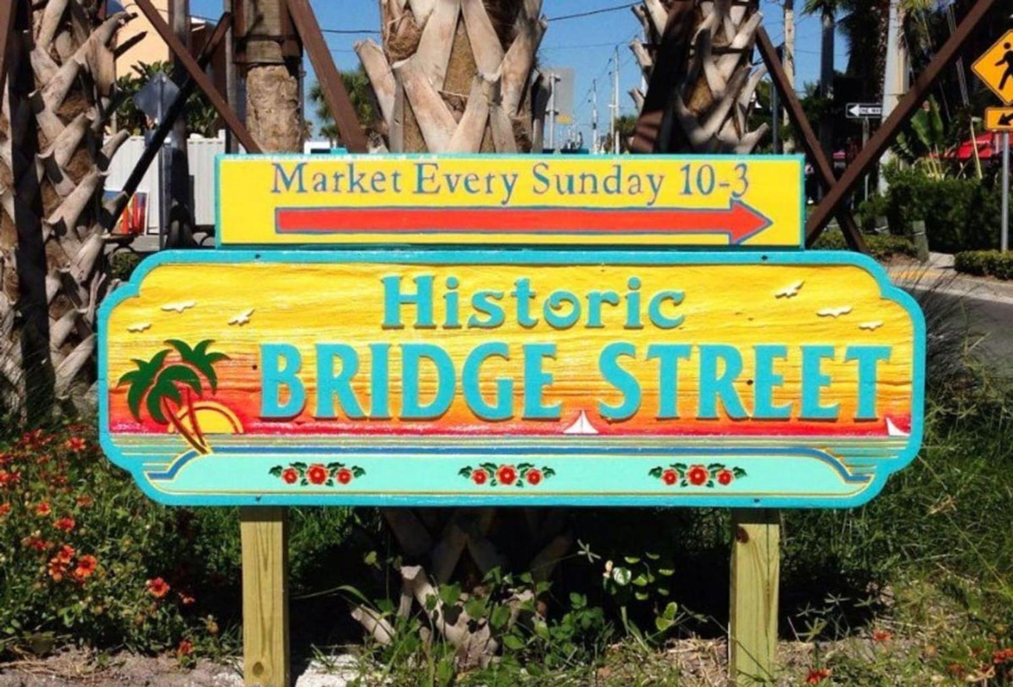 Beautiful 3 Bedroom 2 Bathroom Home Steps from the Beach