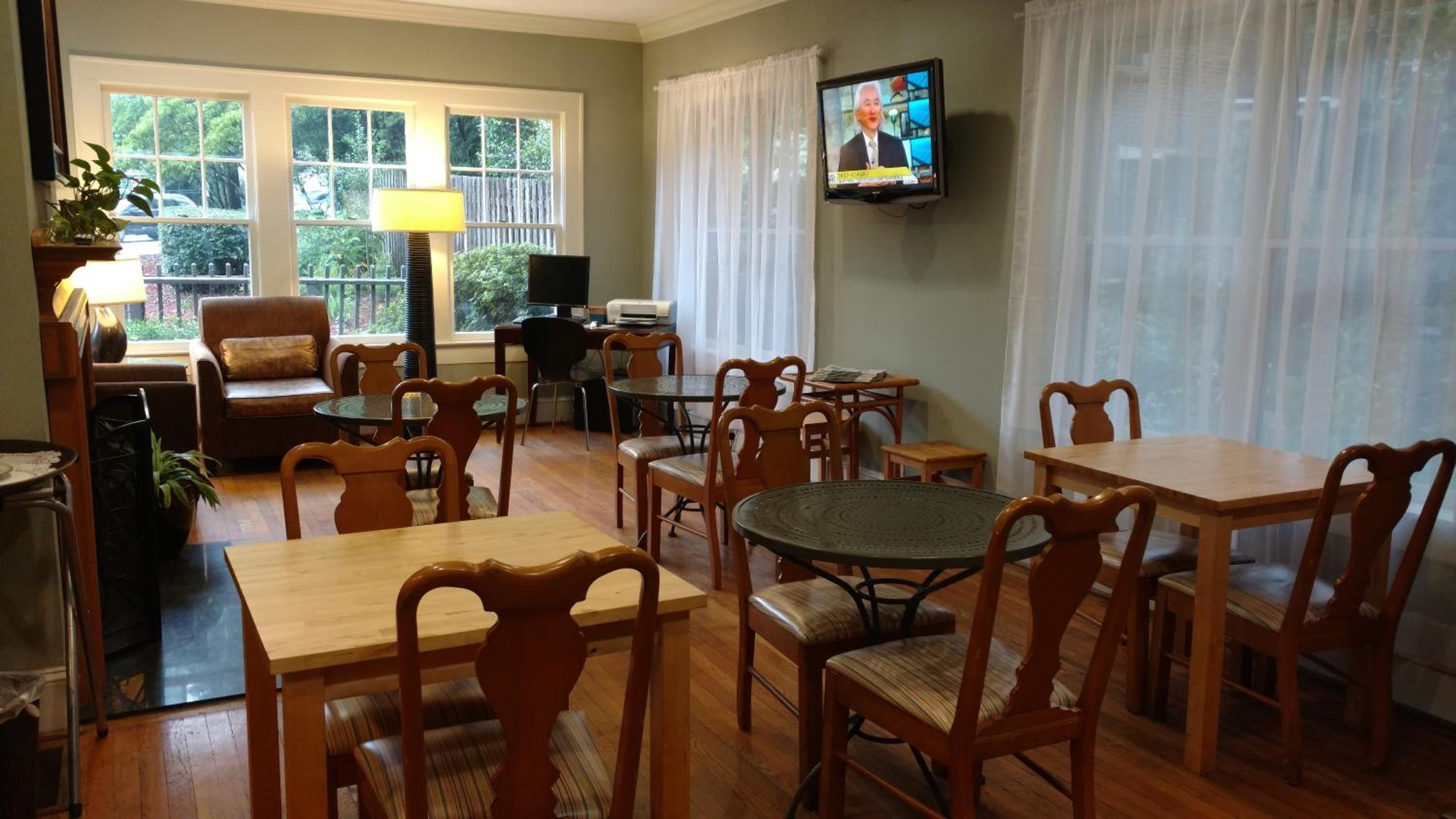 The University Inn at Emory view 4
