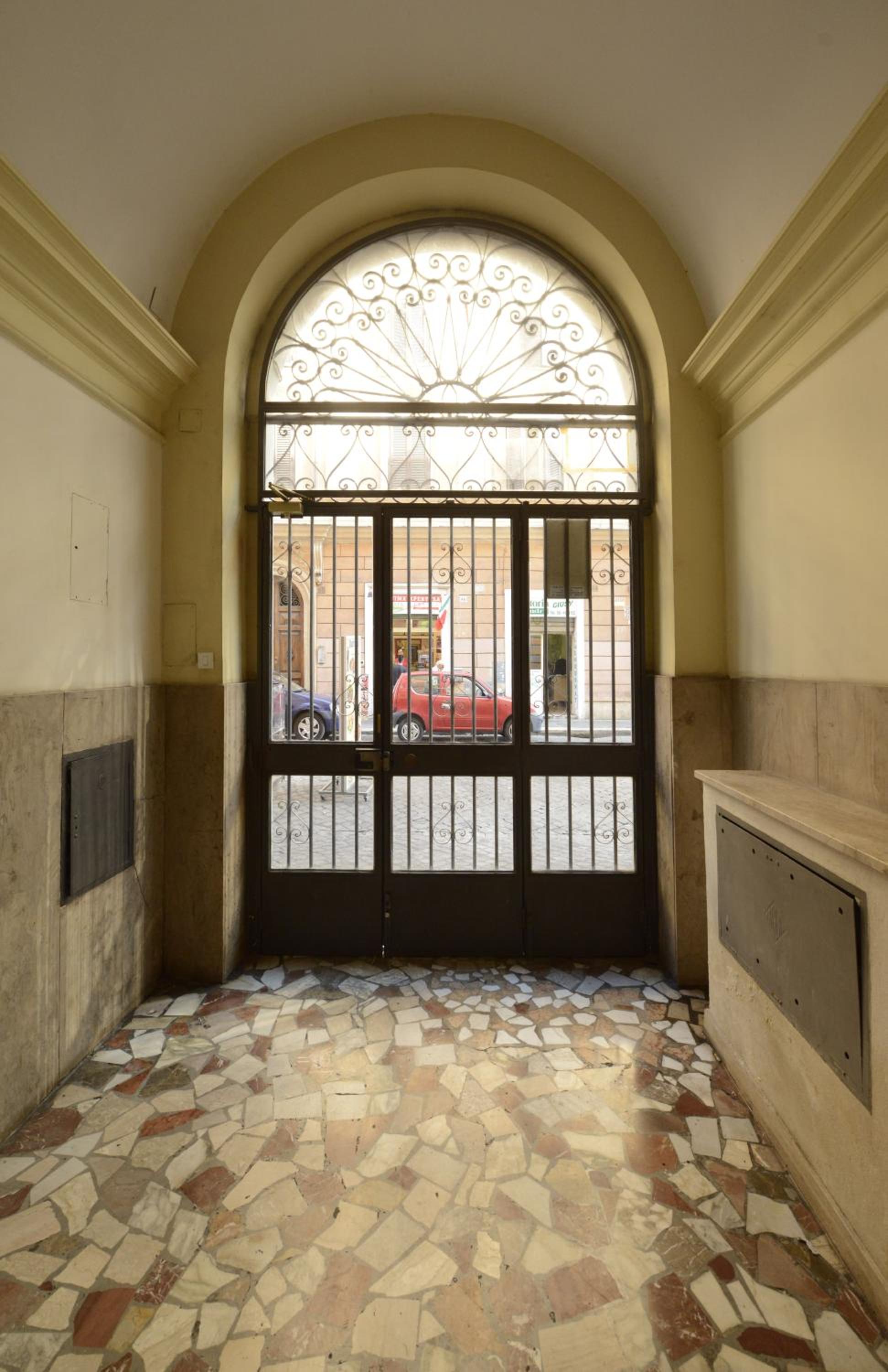 Via Montebello