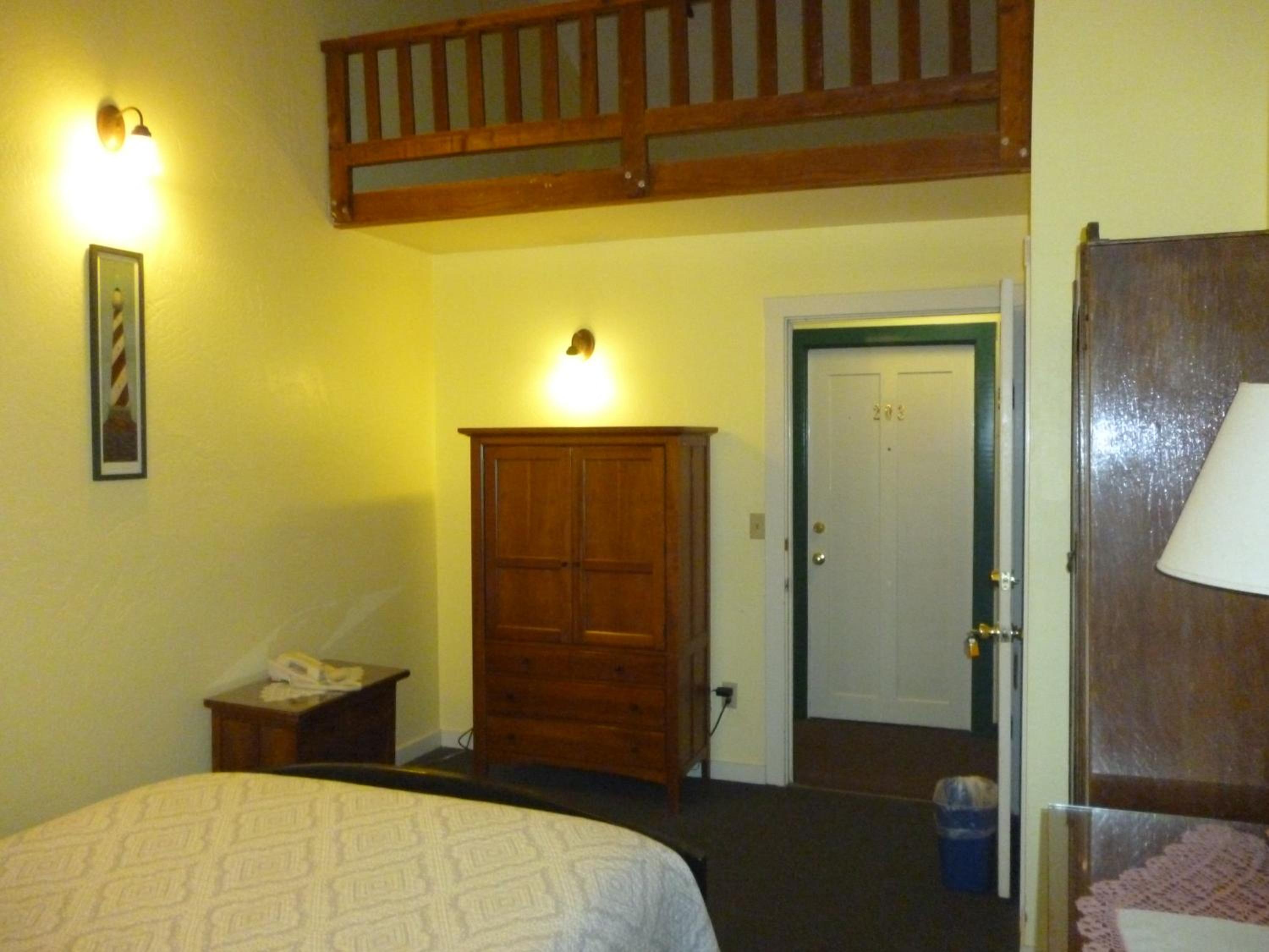 Harbor Inn