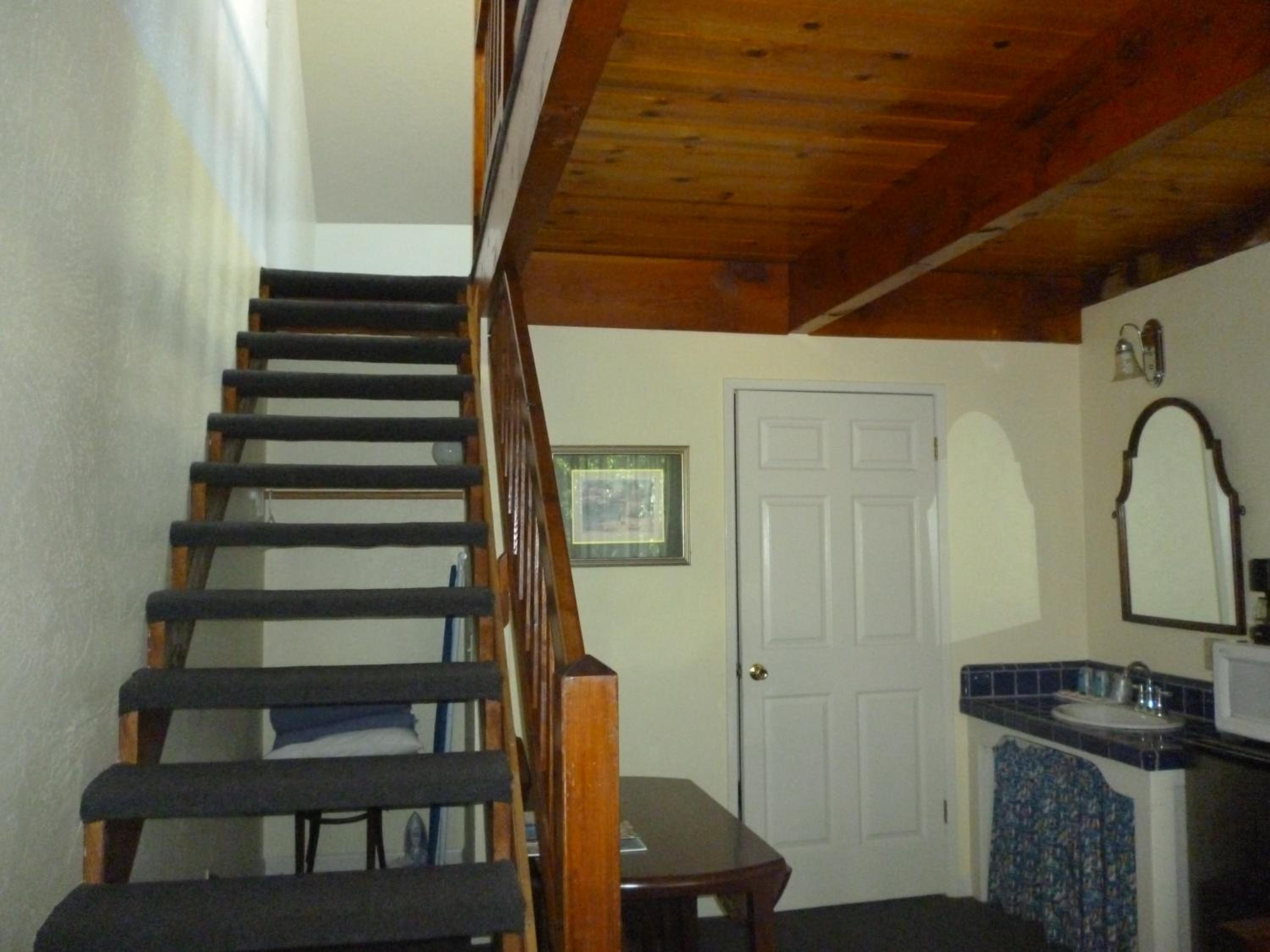 Harbor Inn