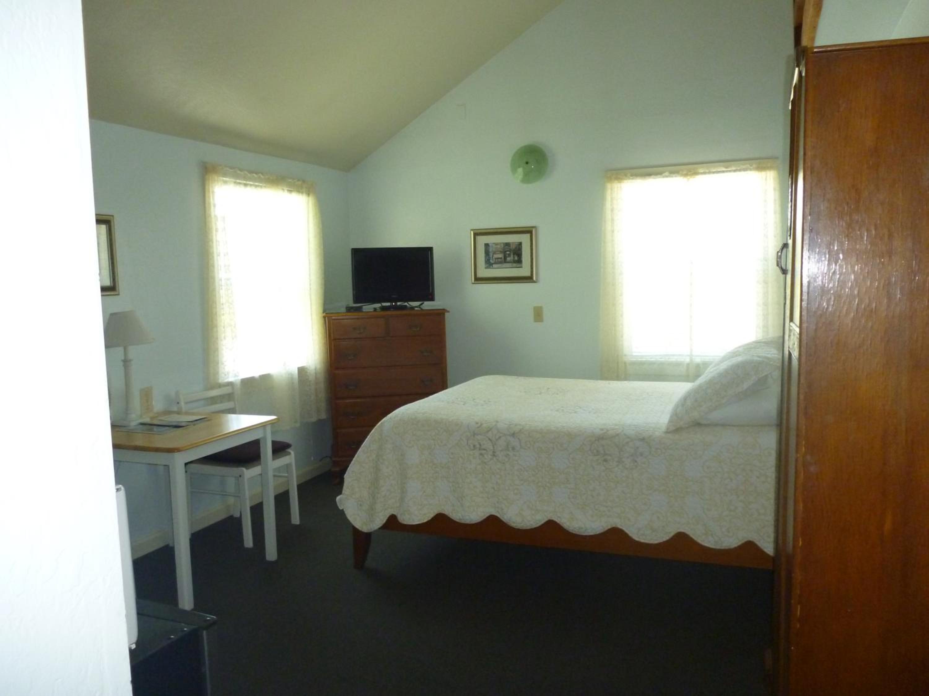 Harbor Inn