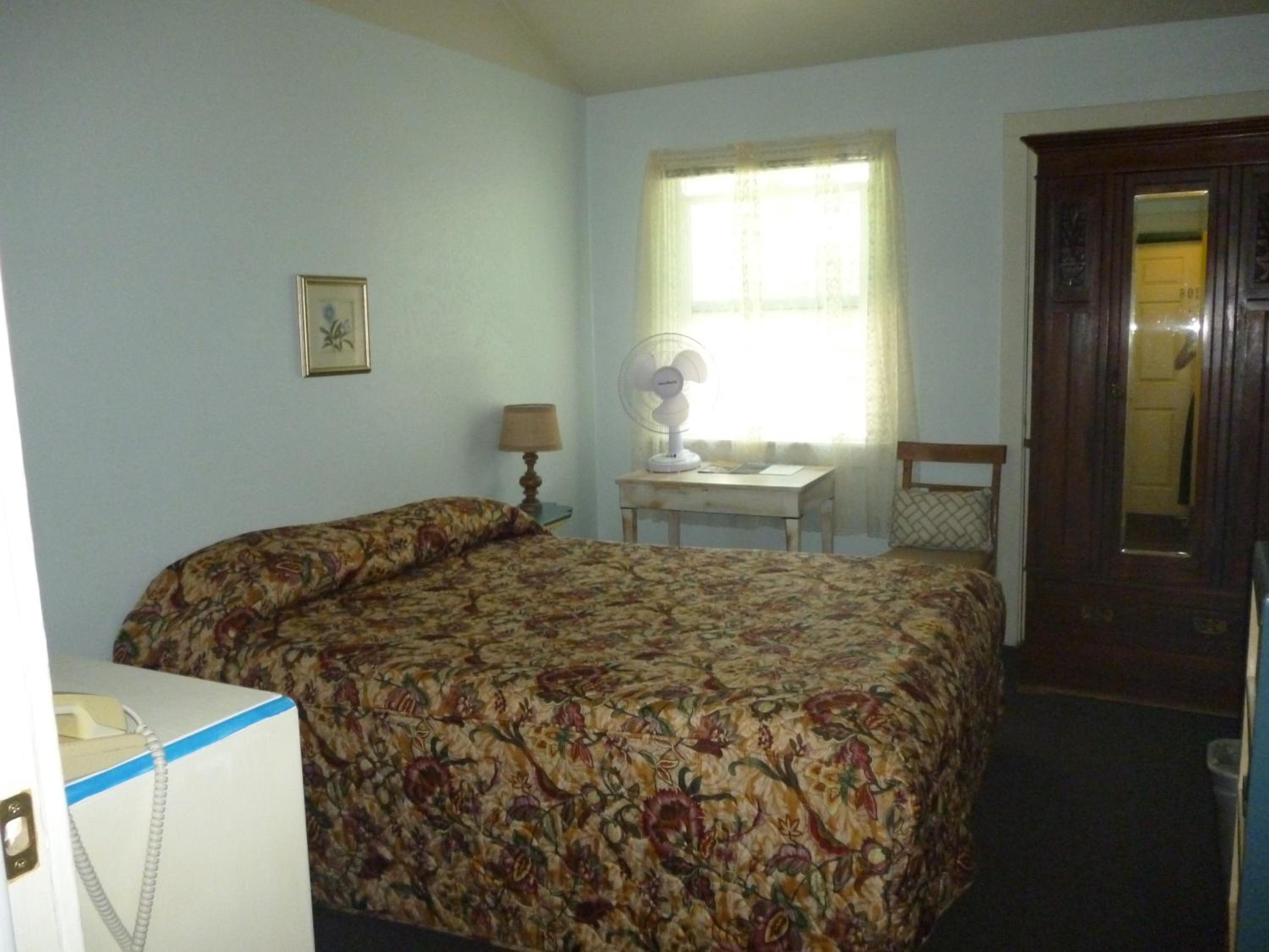 Harbor Inn