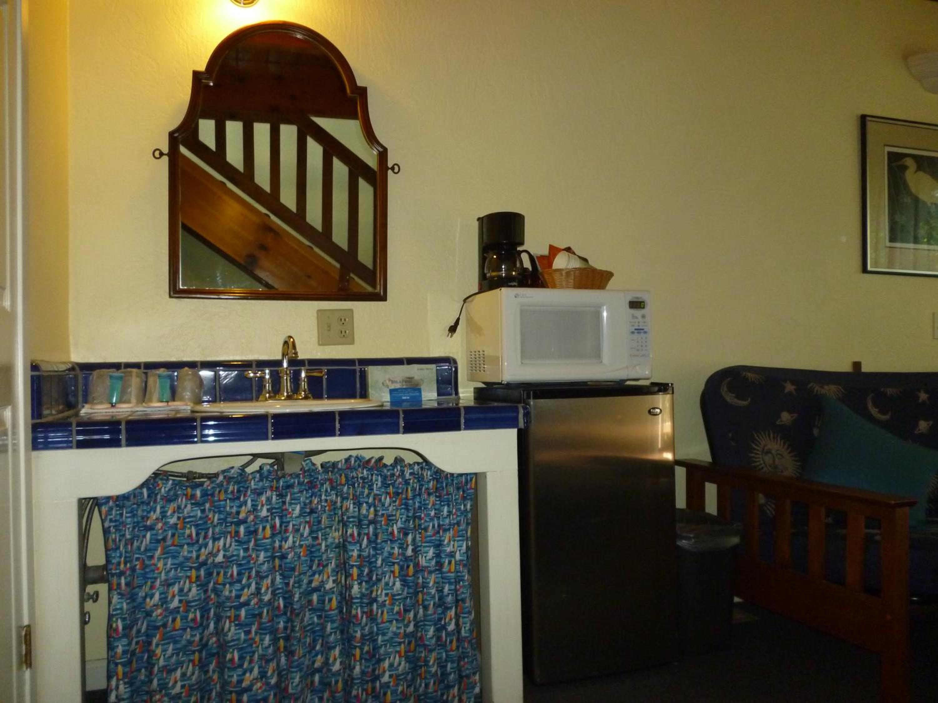 Harbor Inn