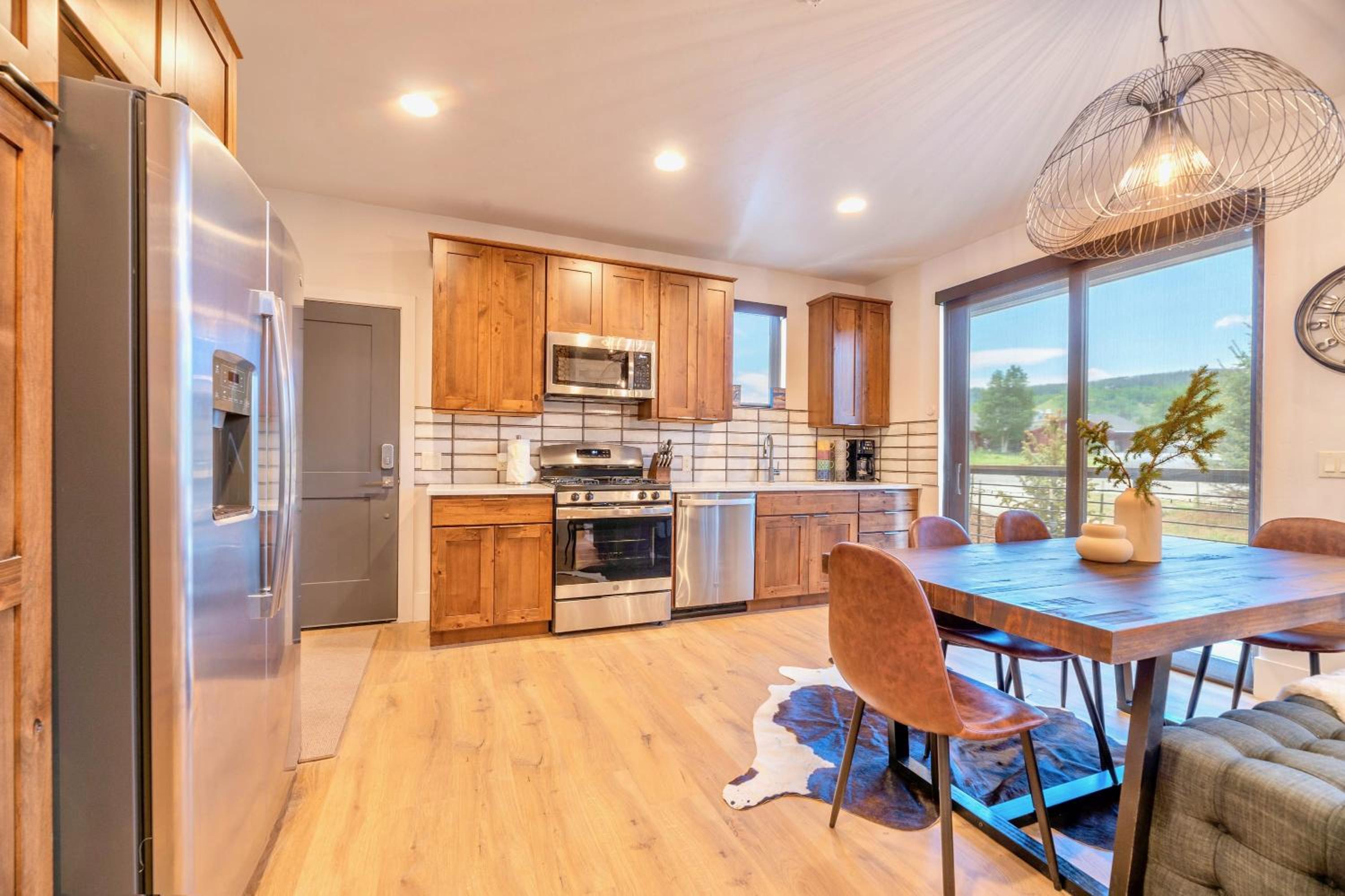 Luxury Mountain Winter Getaway w Picturesque Views