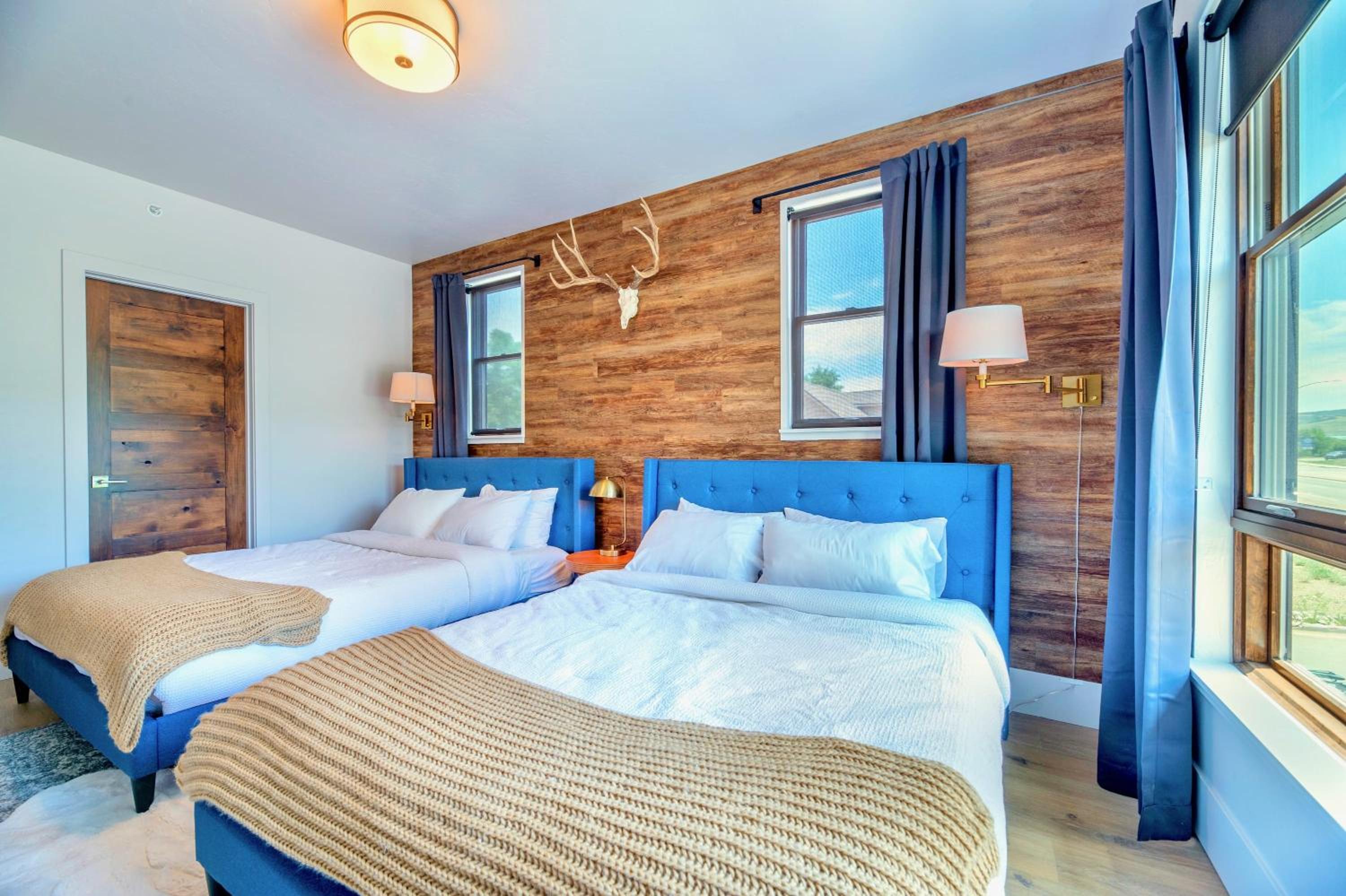 Luxury Mountain Winter Getaway w Picturesque Views