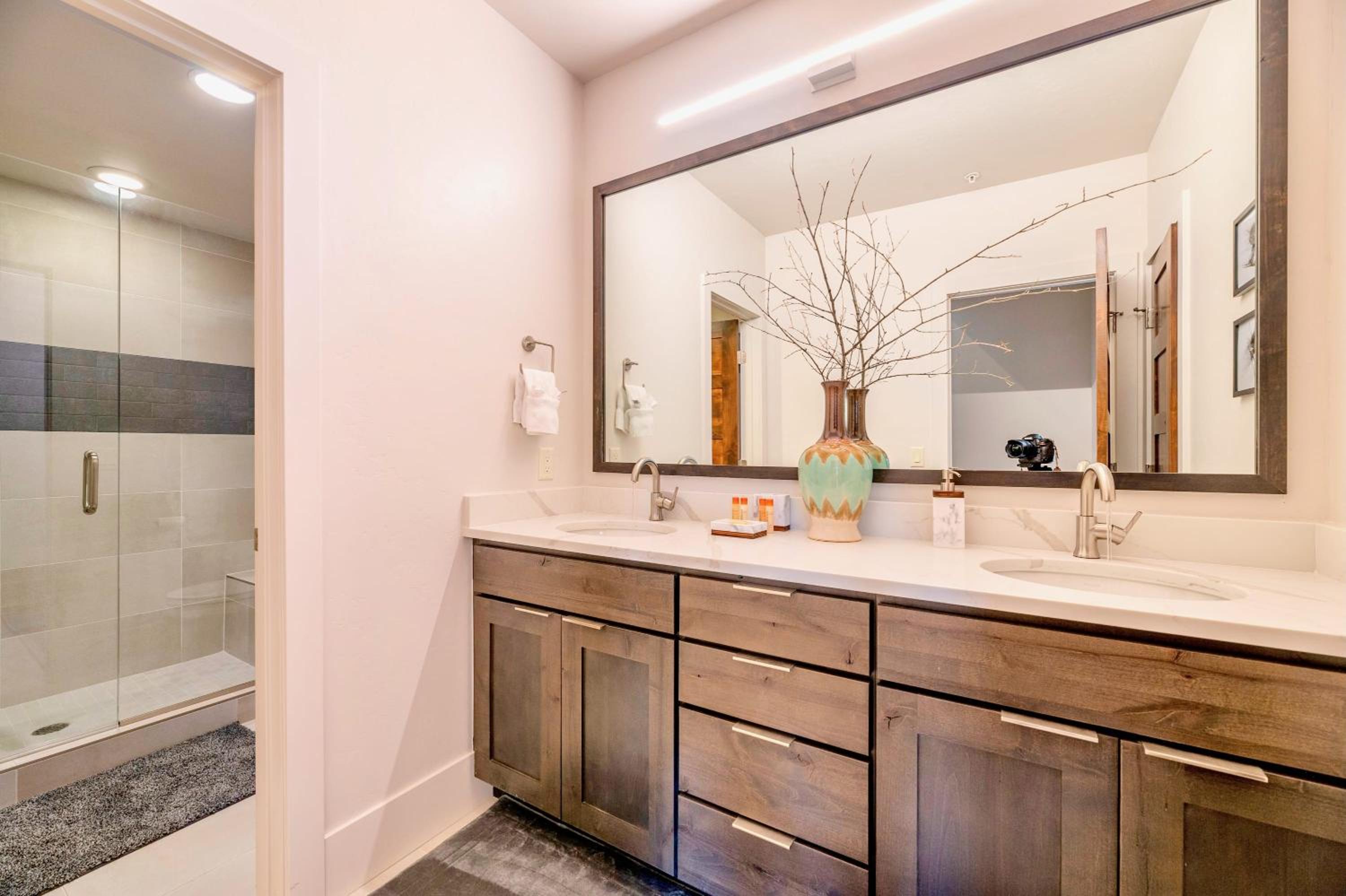 Luxury Mountain Winter Getaway w Picturesque Views