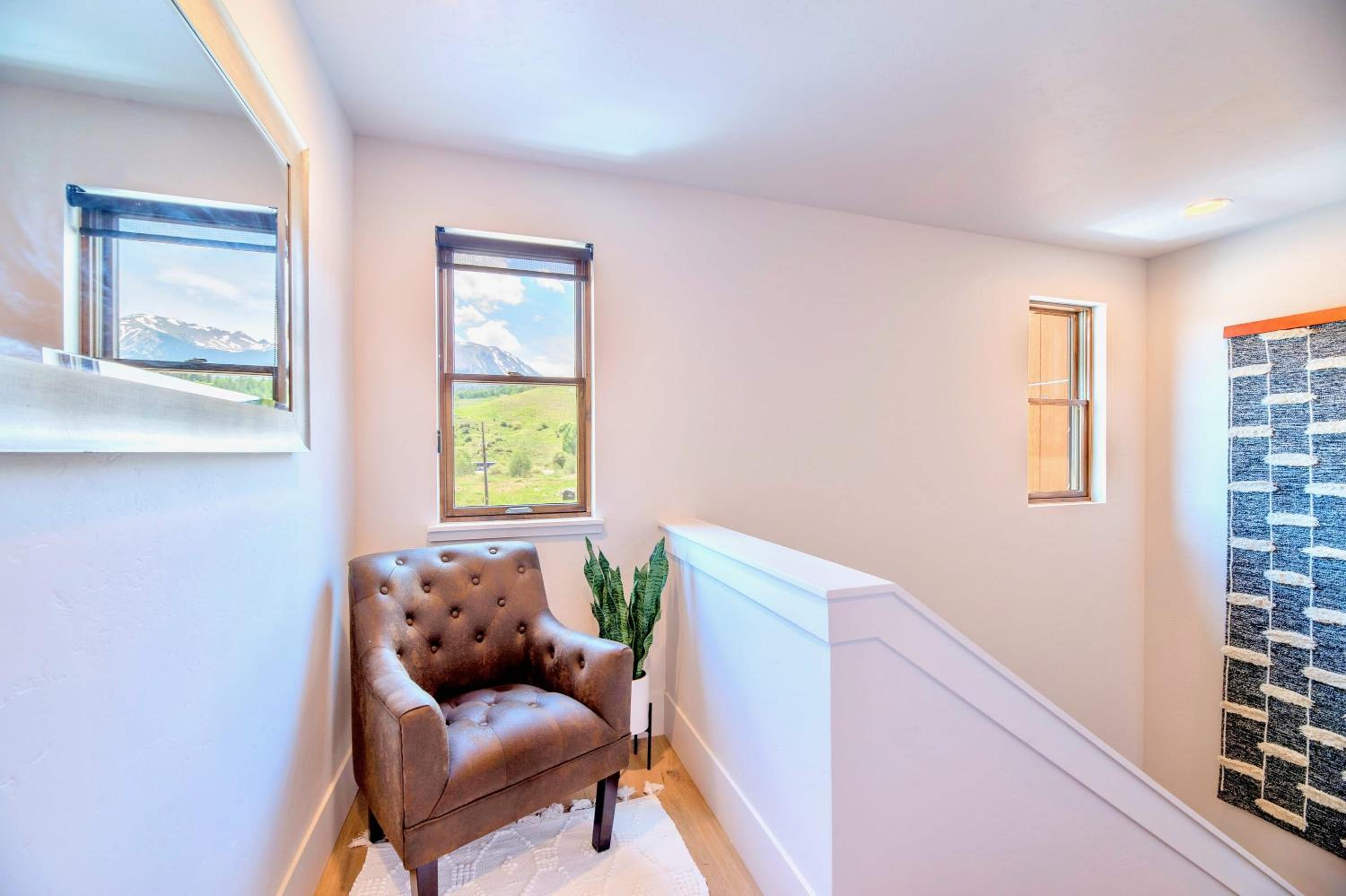 Luxury Mountain Winter Getaway w Picturesque Views