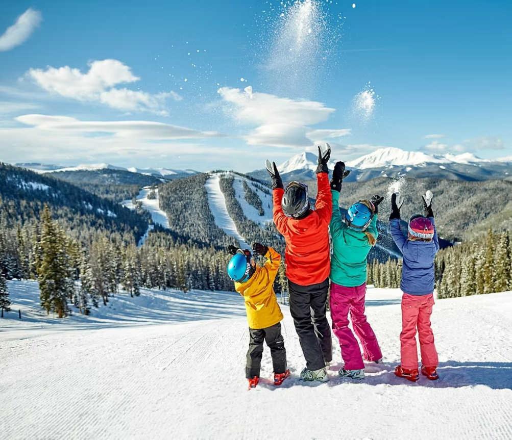 Luxury Mountain Winter Getaway w Picturesque Views