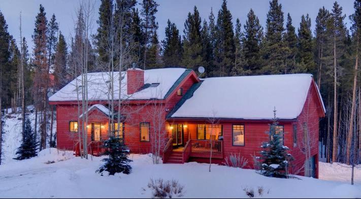 Luxury Mountain Winter Getaway w Picturesque Views