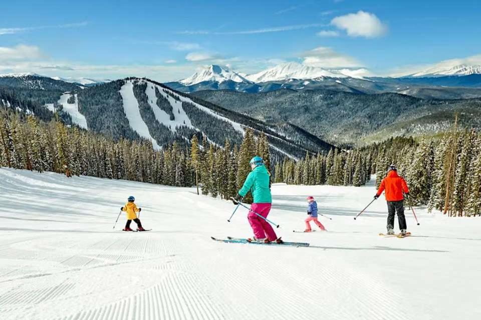 Luxury Mountain Winter Getaway w Picturesque Views