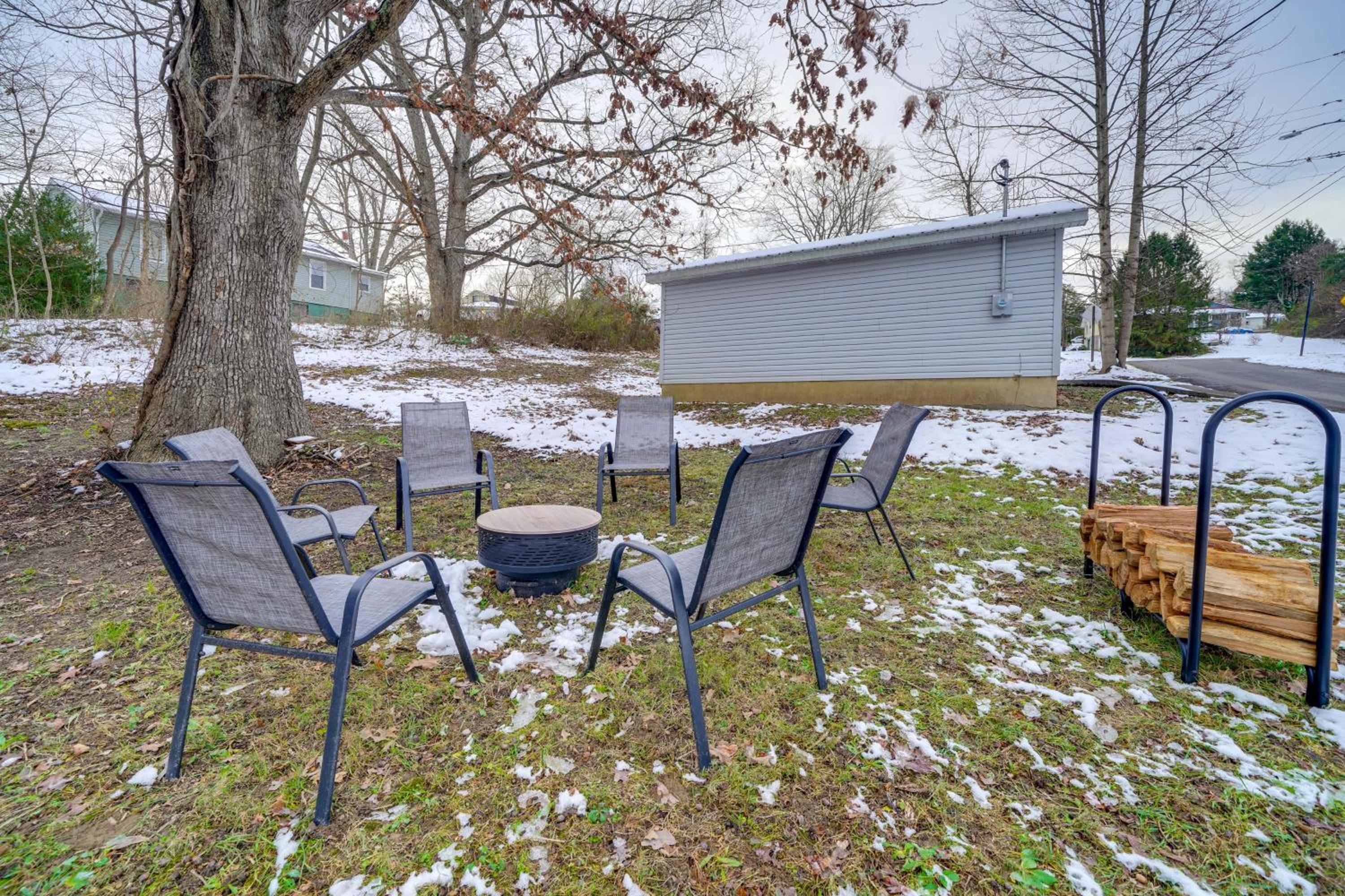 Walk to Dtwn Fayetteville Family Home with Fire Pit