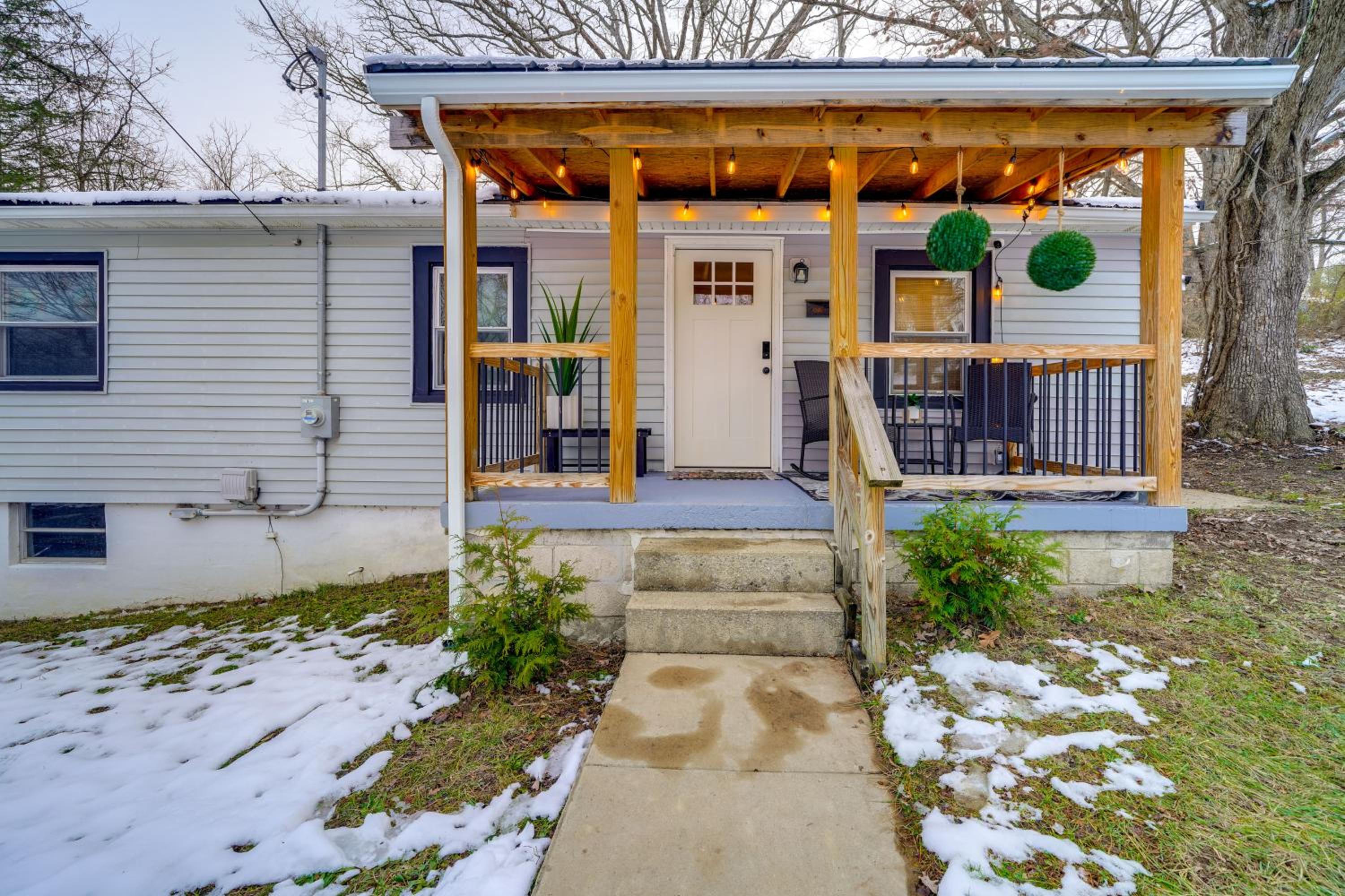 Walk to Dtwn Fayetteville Family Home with Fire Pit