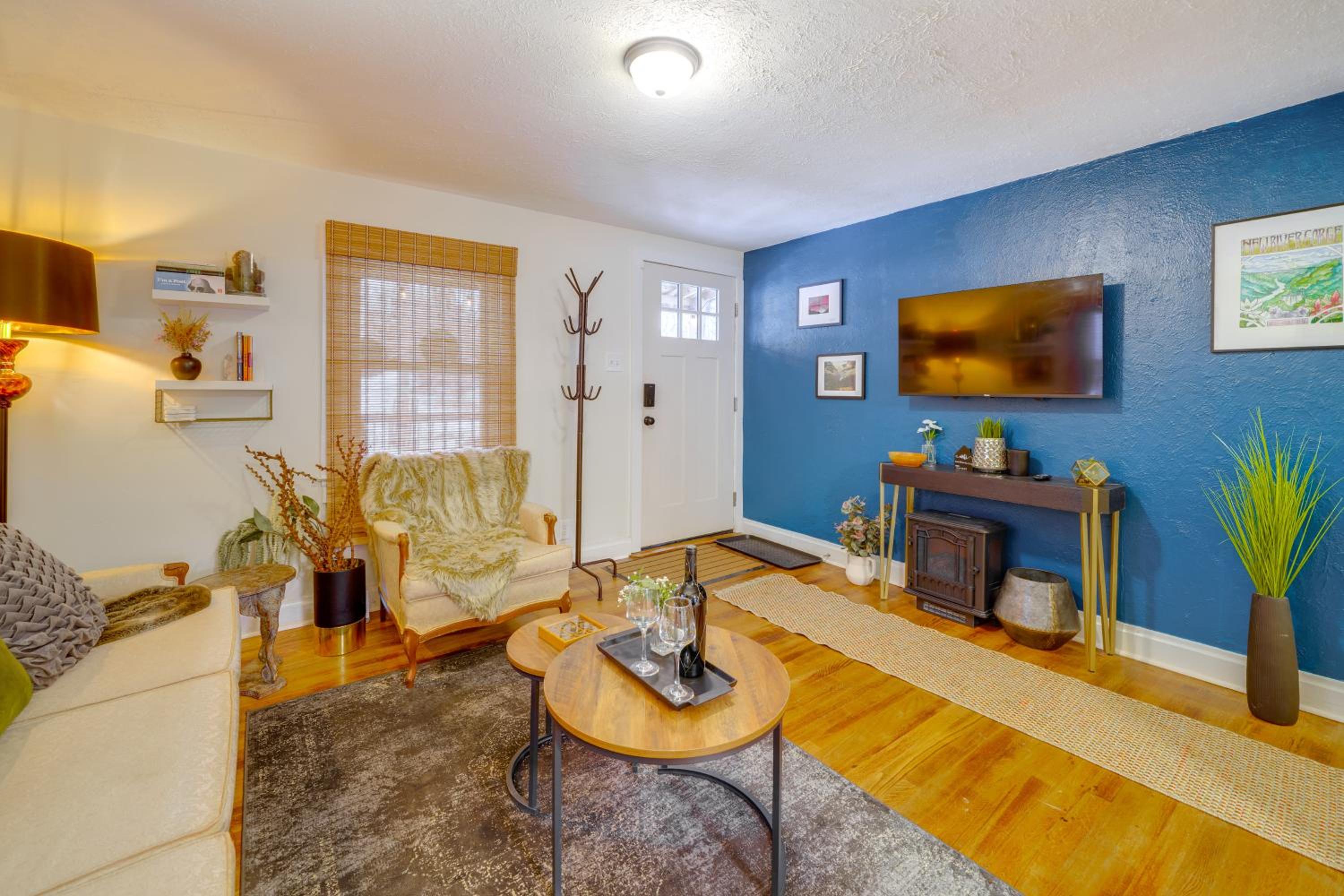 Walk to Dtwn Fayetteville Family Home with Fire Pit