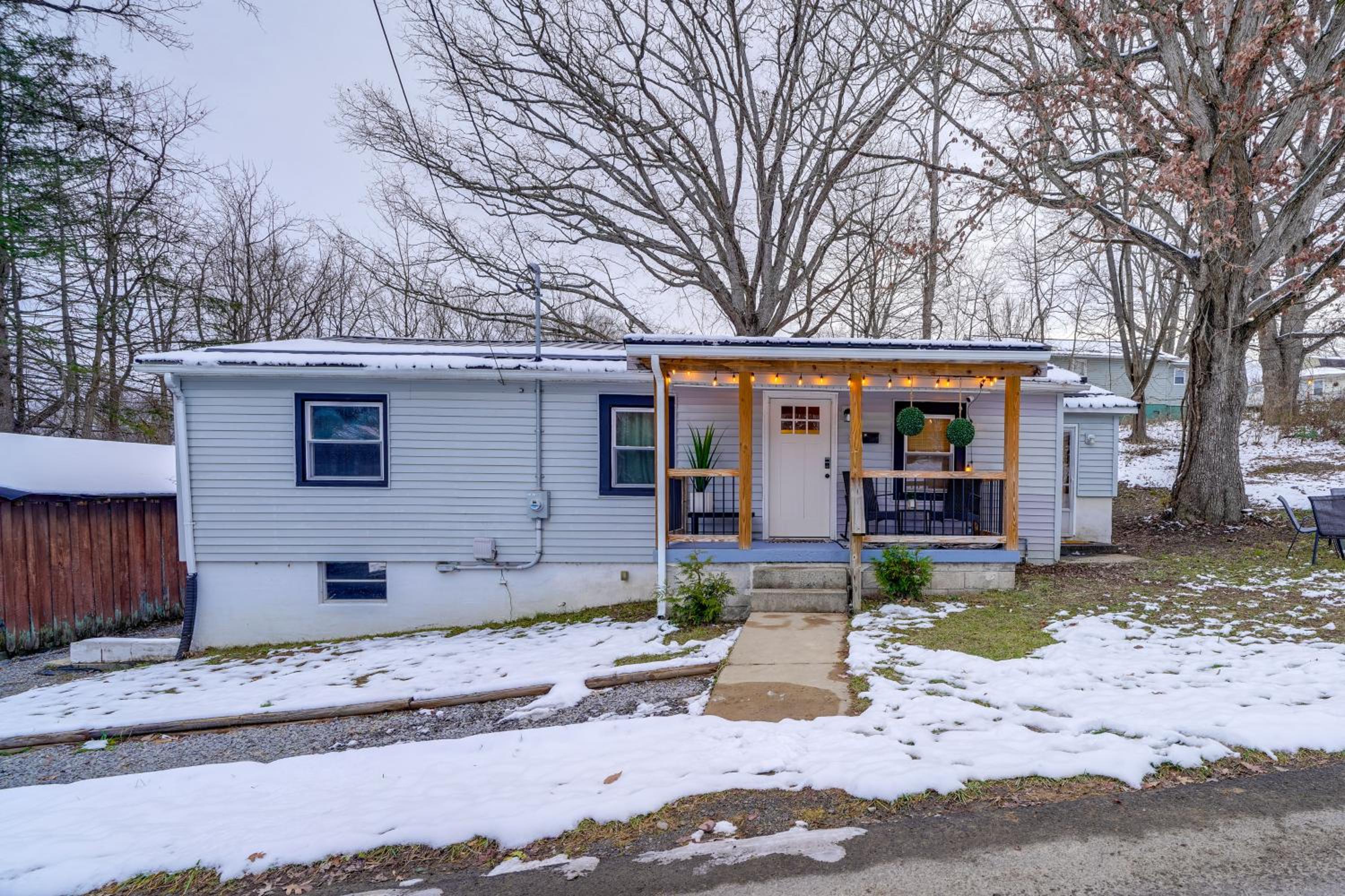 Walk to Dtwn Fayetteville Family Home with Fire Pit