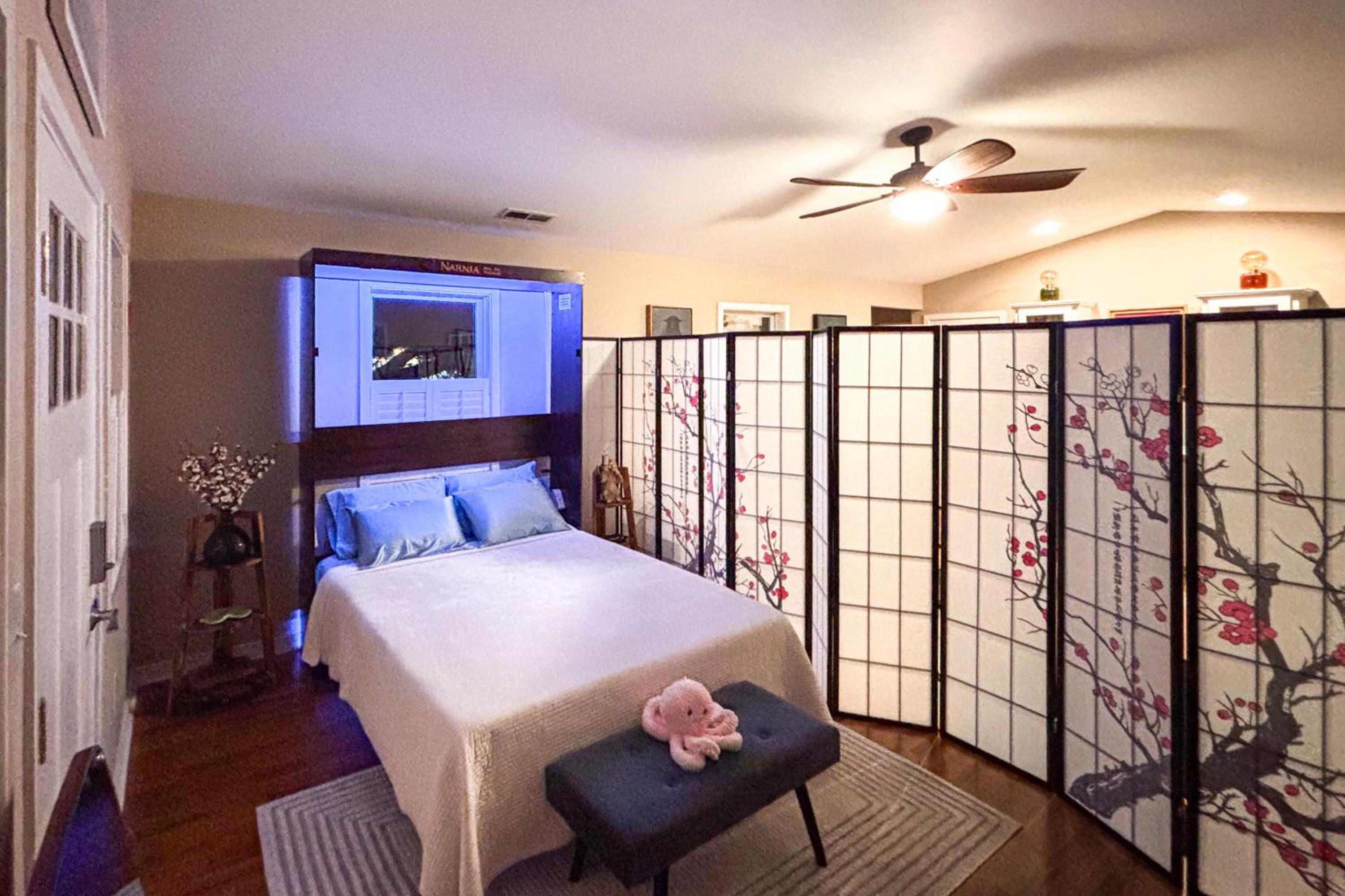2 Mi to Atlantic Beach Coastal Retreat with Deck