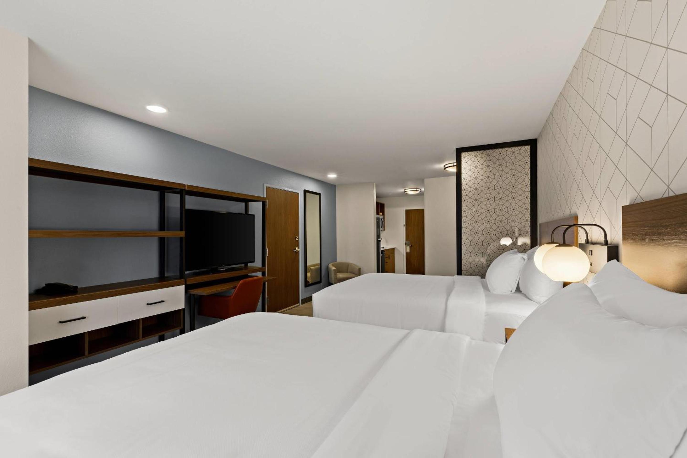 Everhome Suites Clarksville Ft Campbell Area by Choice Hotels