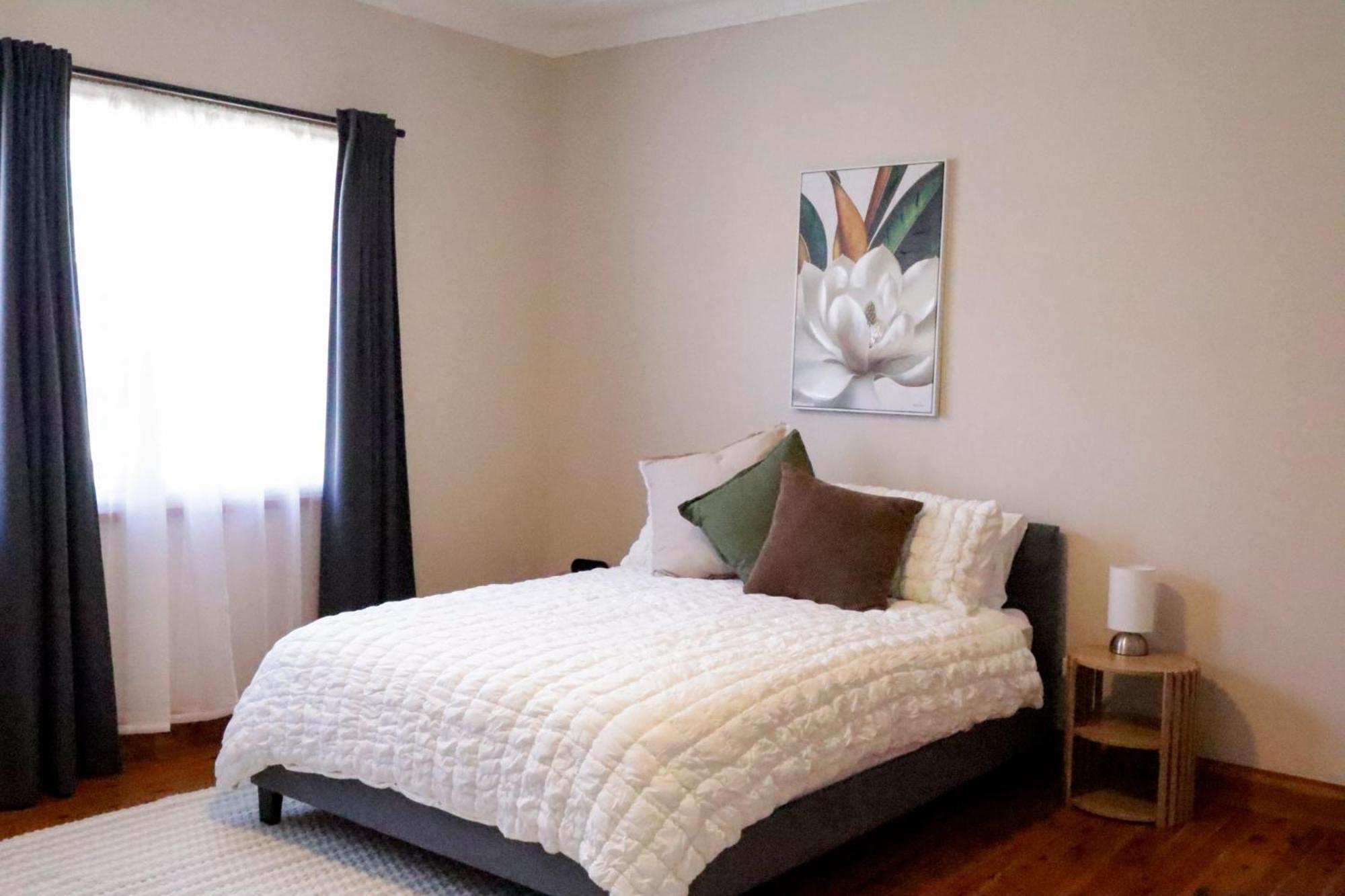 Spacious 3-Bed Home in Central Tenterfield
