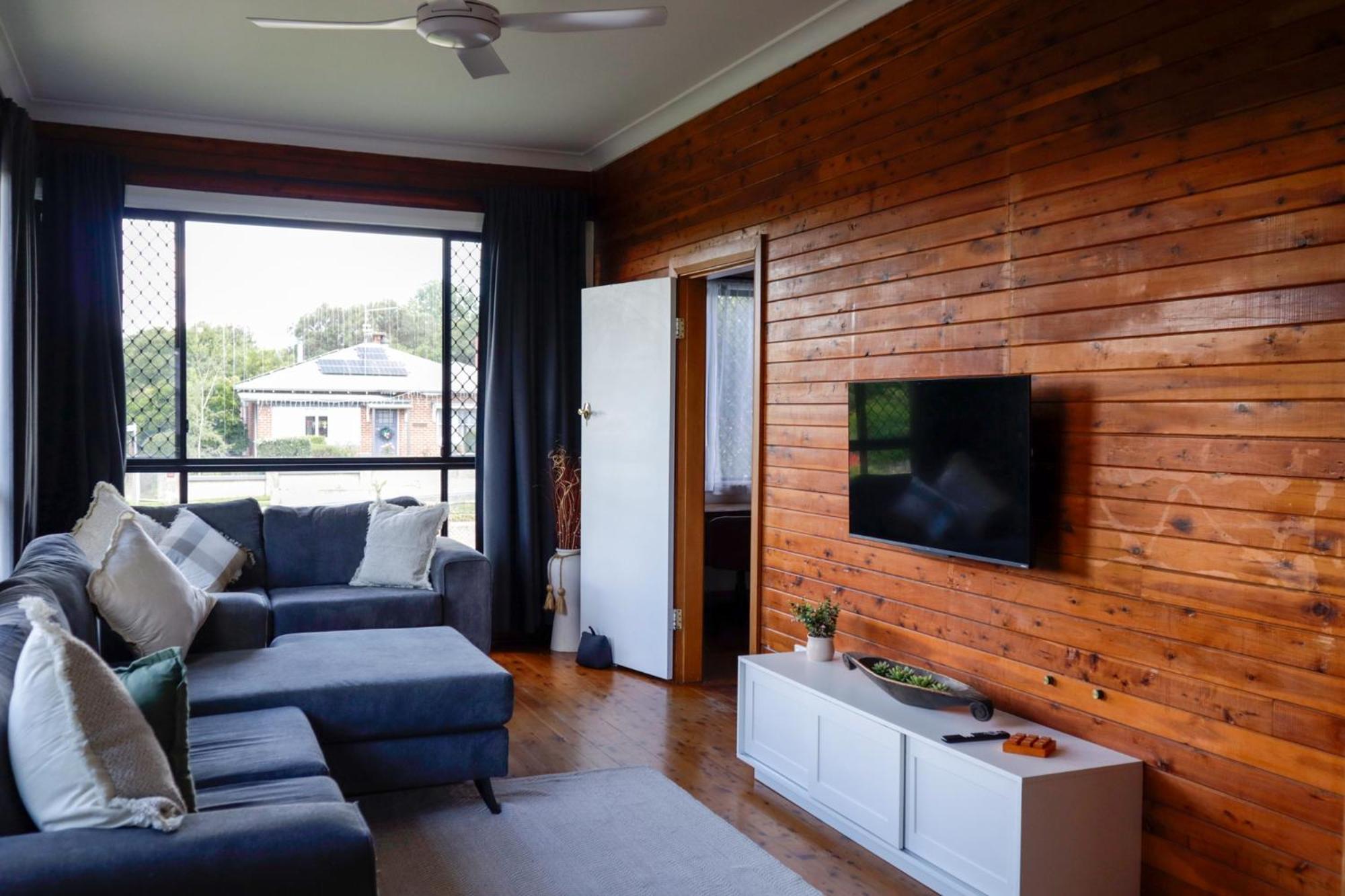 Spacious 3-Bed Home in Central Tenterfield